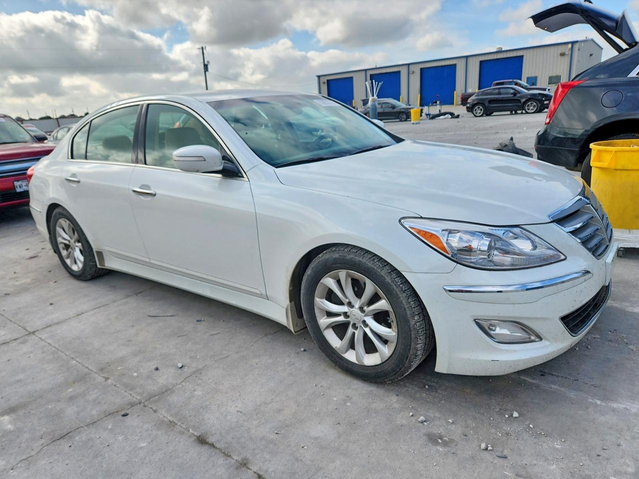 2013 Hyundai Genesis 3.8l Белый vin: KMHGC4DD5DU244909