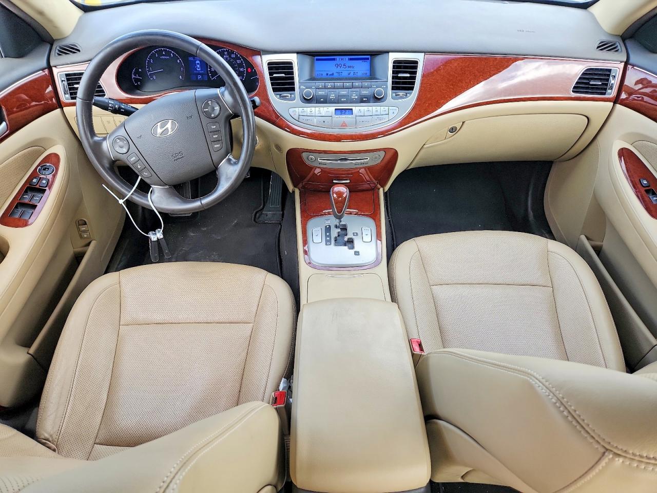 2013 Hyundai Genesis 3.8l Белый vin: KMHGC4DD5DU244909
