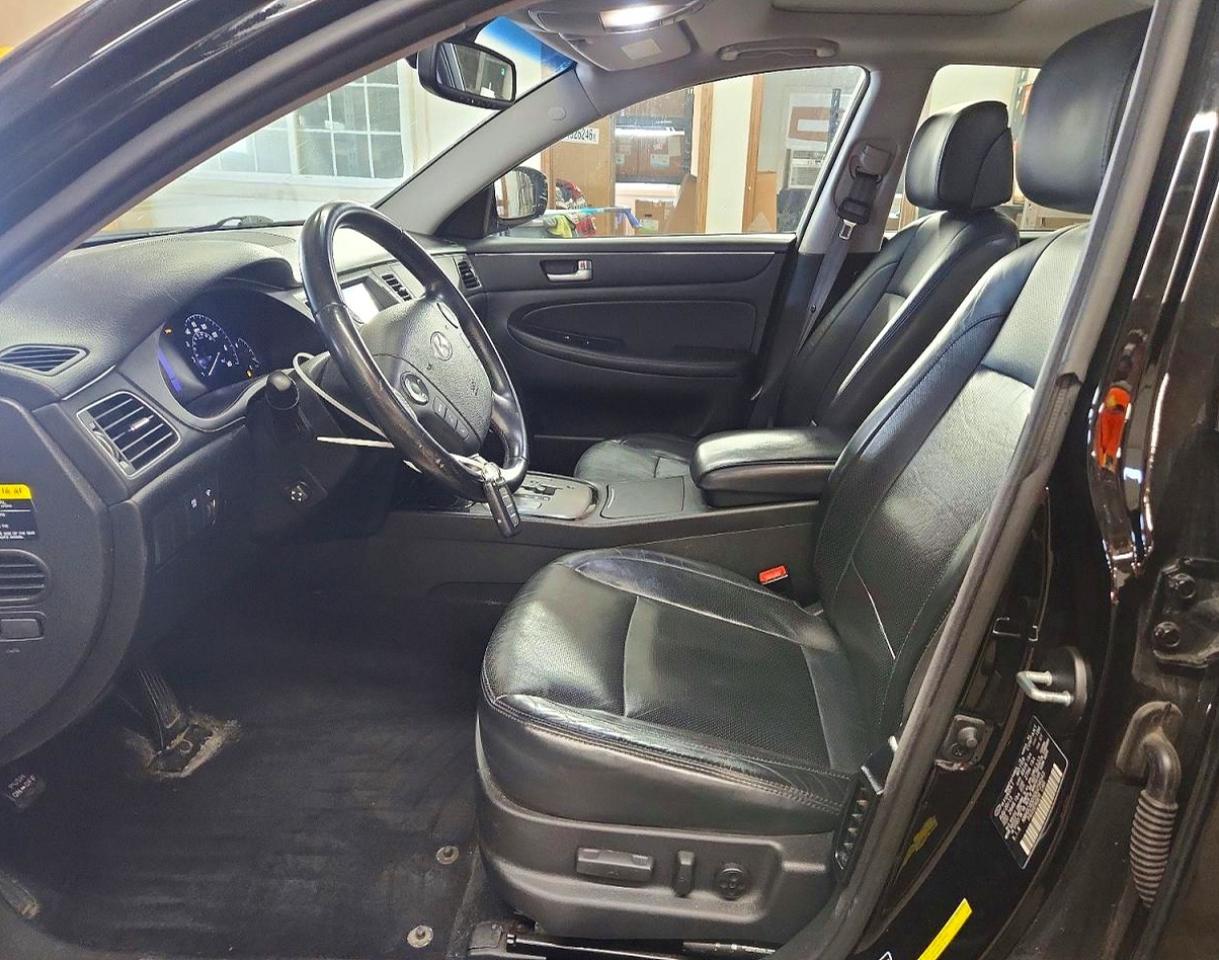 2013 Hyundai Genesis 3.8l Black vin: KMHGC4DD5DU256543