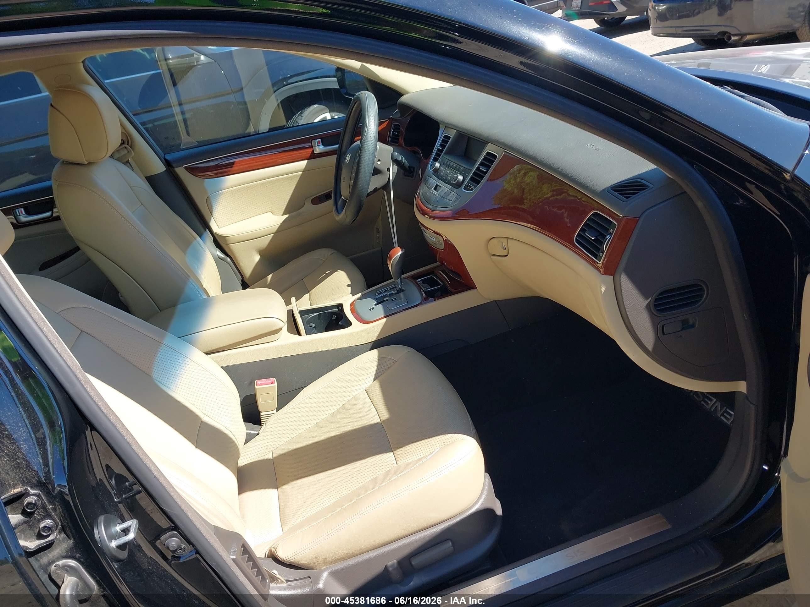 2012 Hyundai Genesis 3.8 Black vin: KMHGC4DD6CU198571