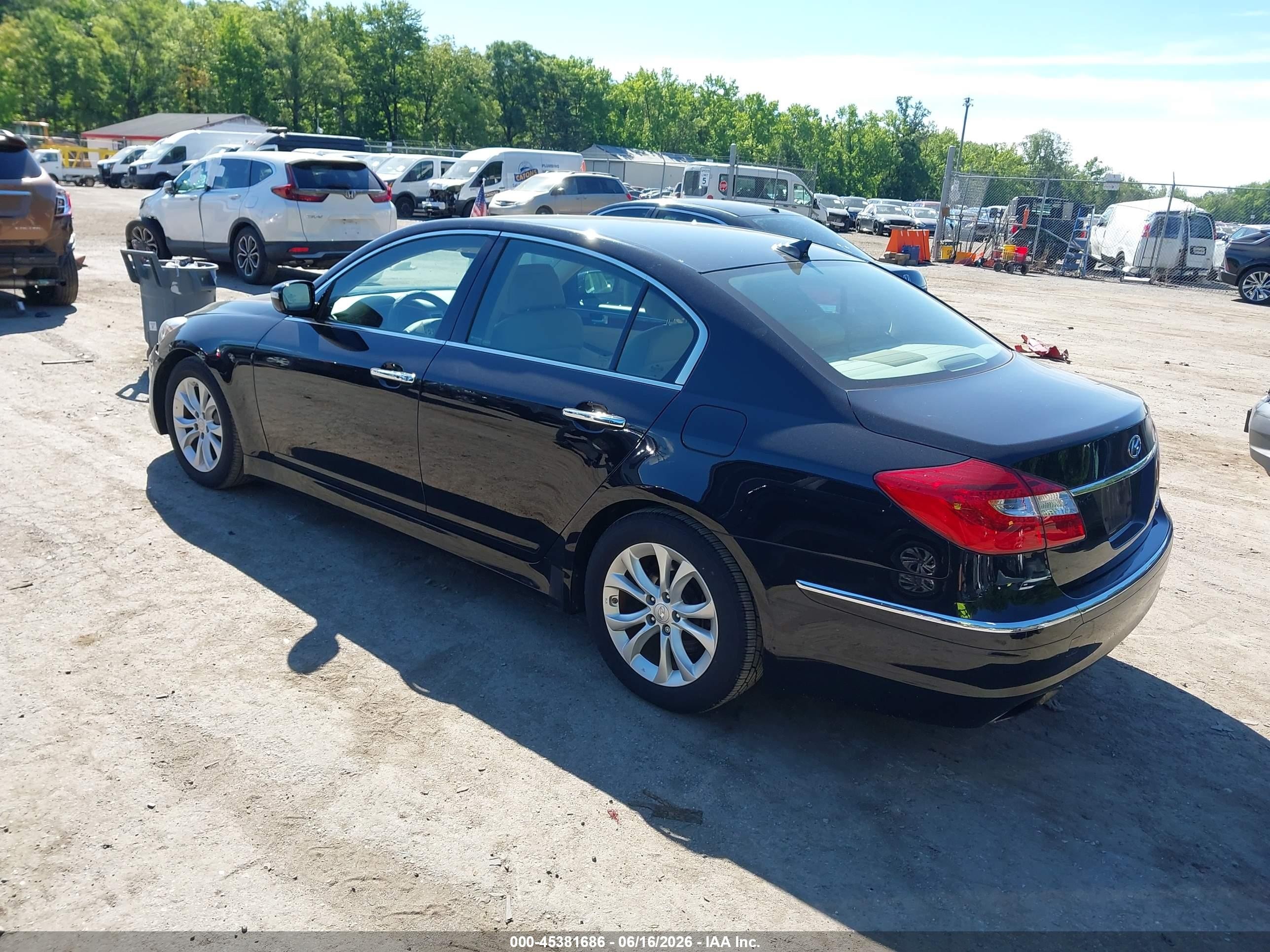 2012 Hyundai Genesis 3.8 Black vin: KMHGC4DD6CU198571