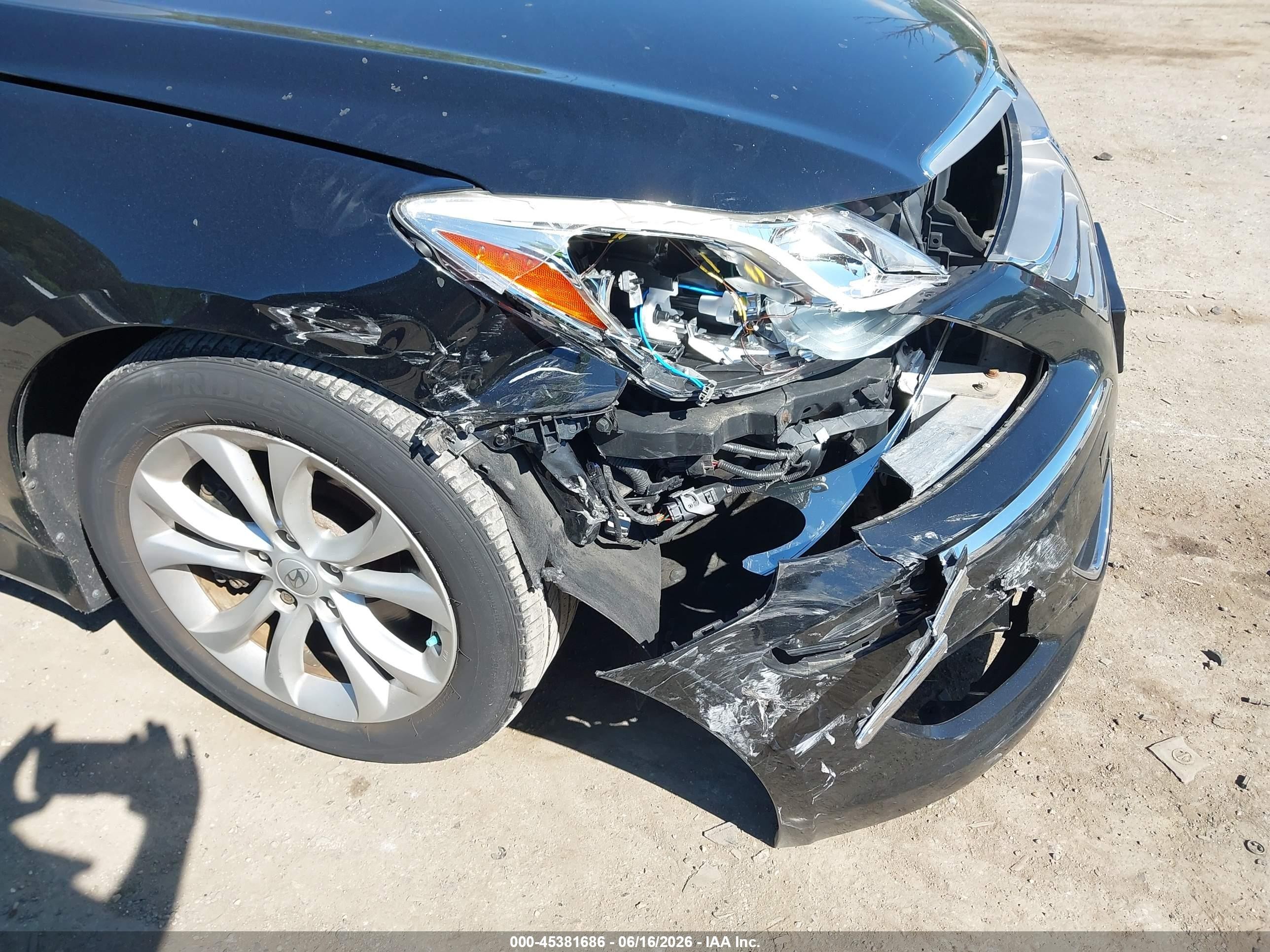 2012 Hyundai Genesis 3.8 Black vin: KMHGC4DD6CU198571