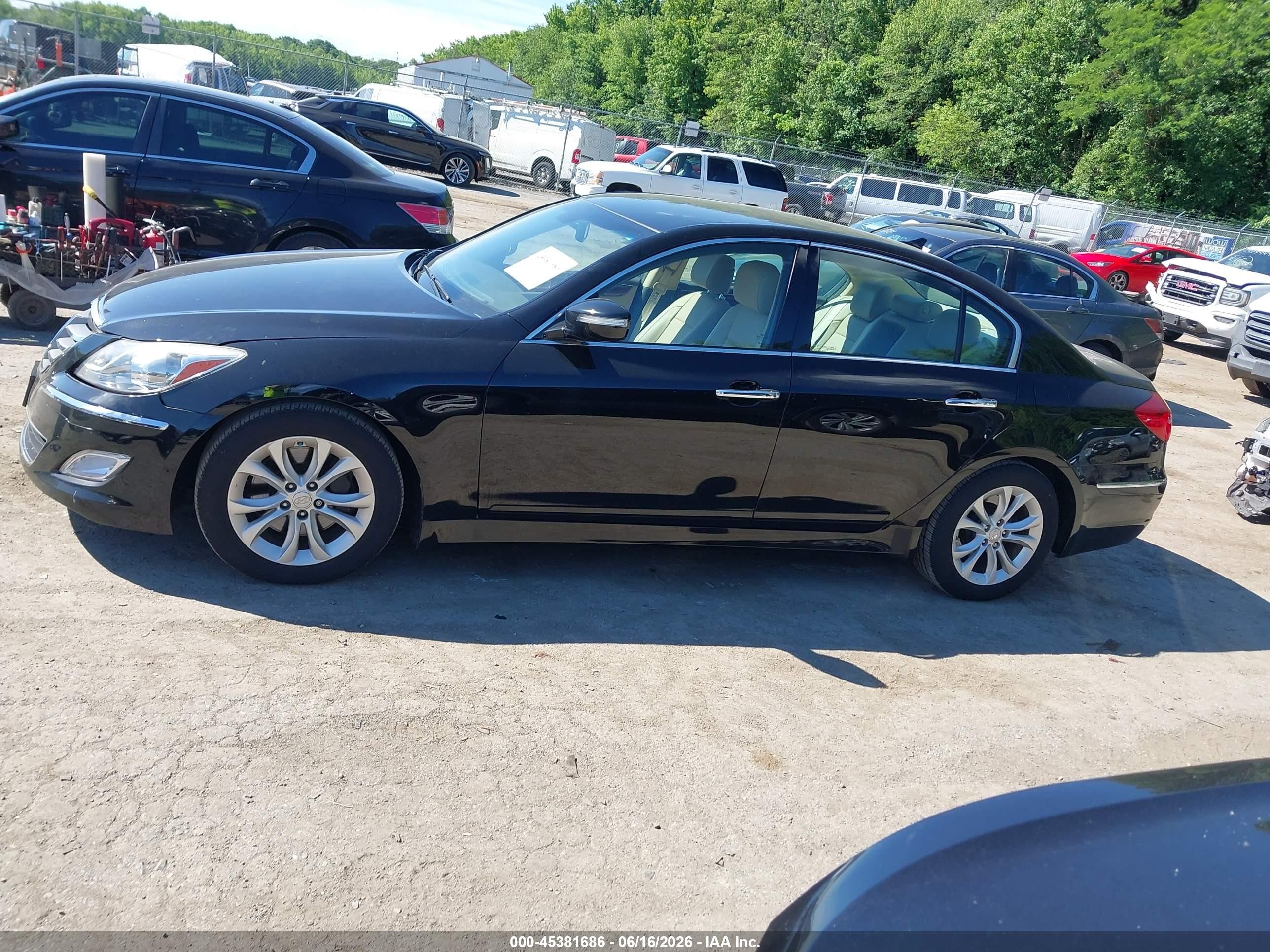2012 Hyundai Genesis 3.8 Black vin: KMHGC4DD6CU198571