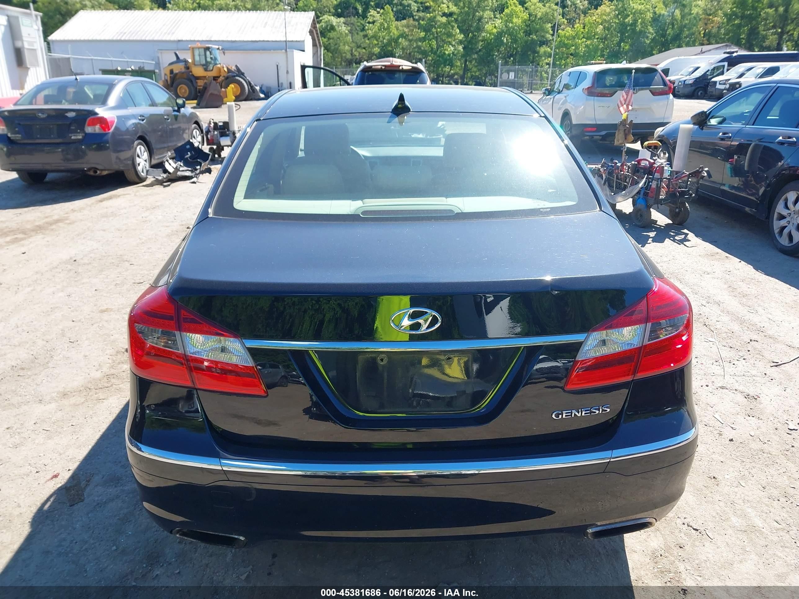 2012 Hyundai Genesis 3.8 Black vin: KMHGC4DD6CU198571