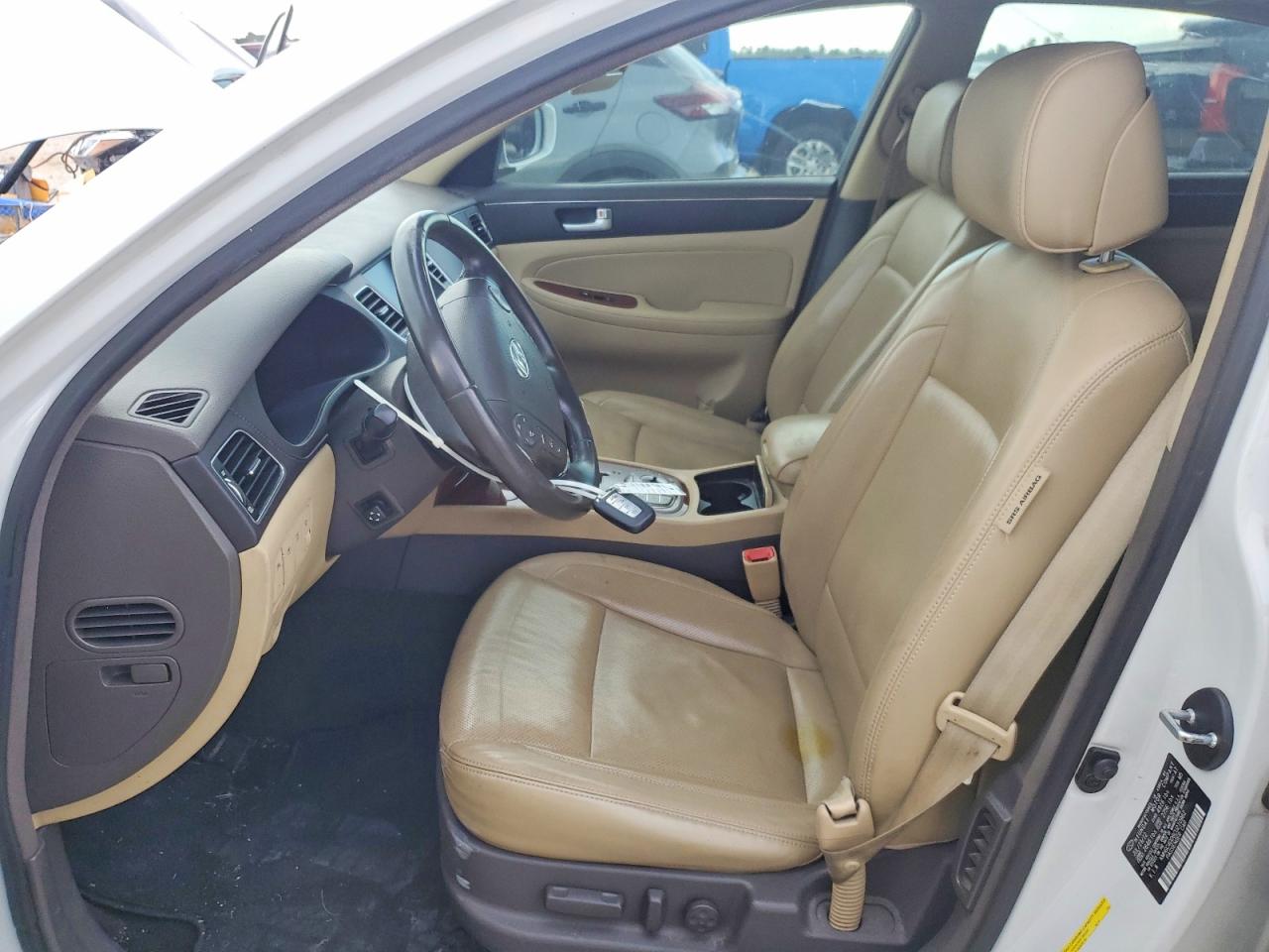 2012 Hyundai Genesis 3.8l Белый vin: KMHGC4DD6CU210962