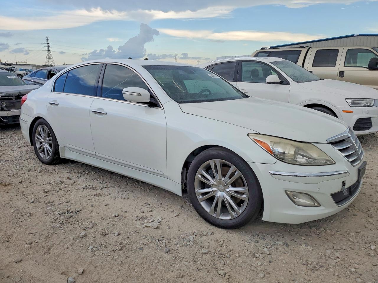 2012 Hyundai Genesis 3.8l Белый vin: KMHGC4DD6CU210962