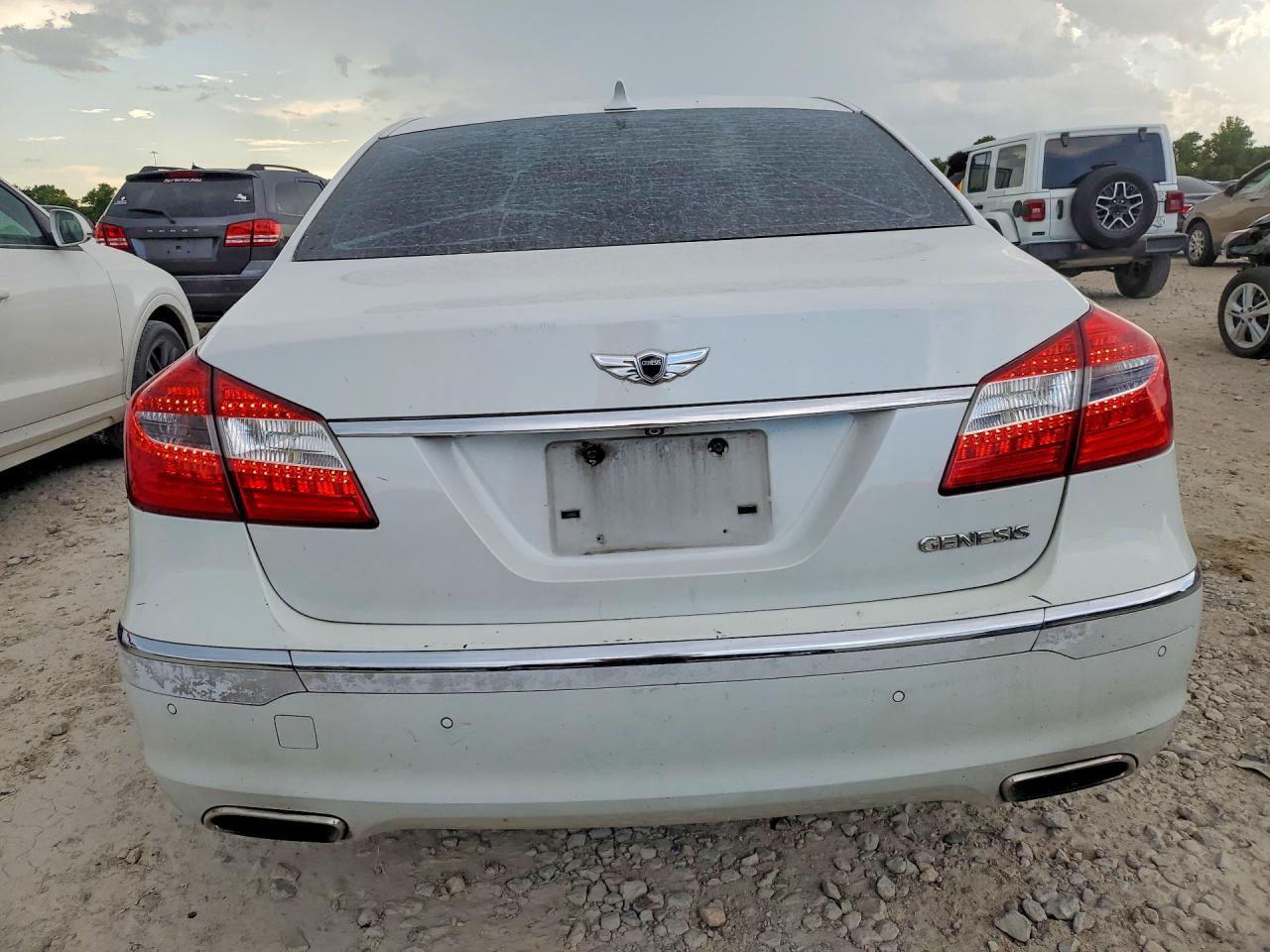 2012 Hyundai Genesis 3.8l Белый vin: KMHGC4DD6CU210962