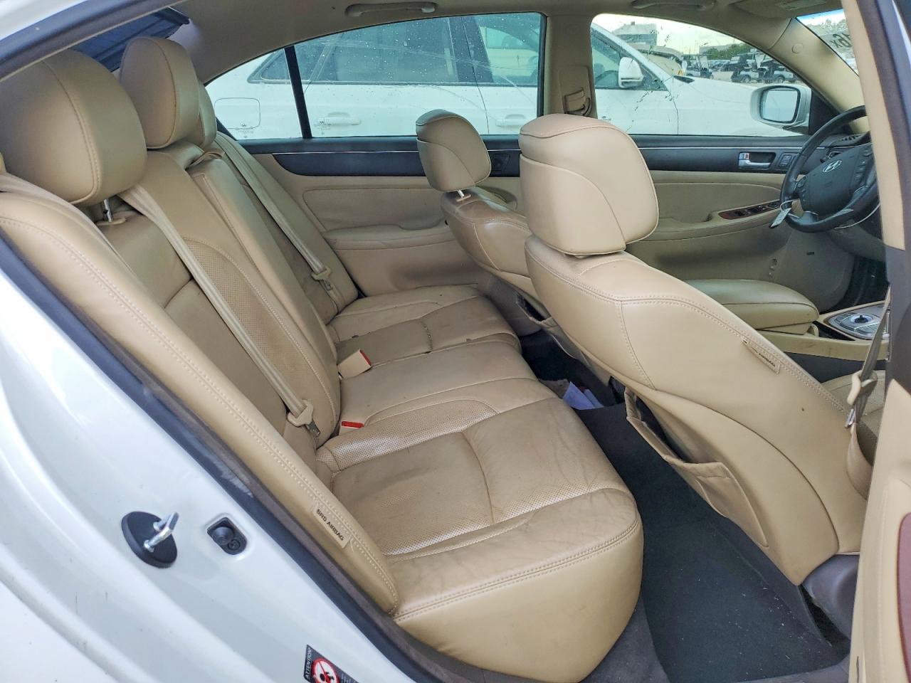 2012 Hyundai Genesis 3.8l Белый vin: KMHGC4DD6CU210962