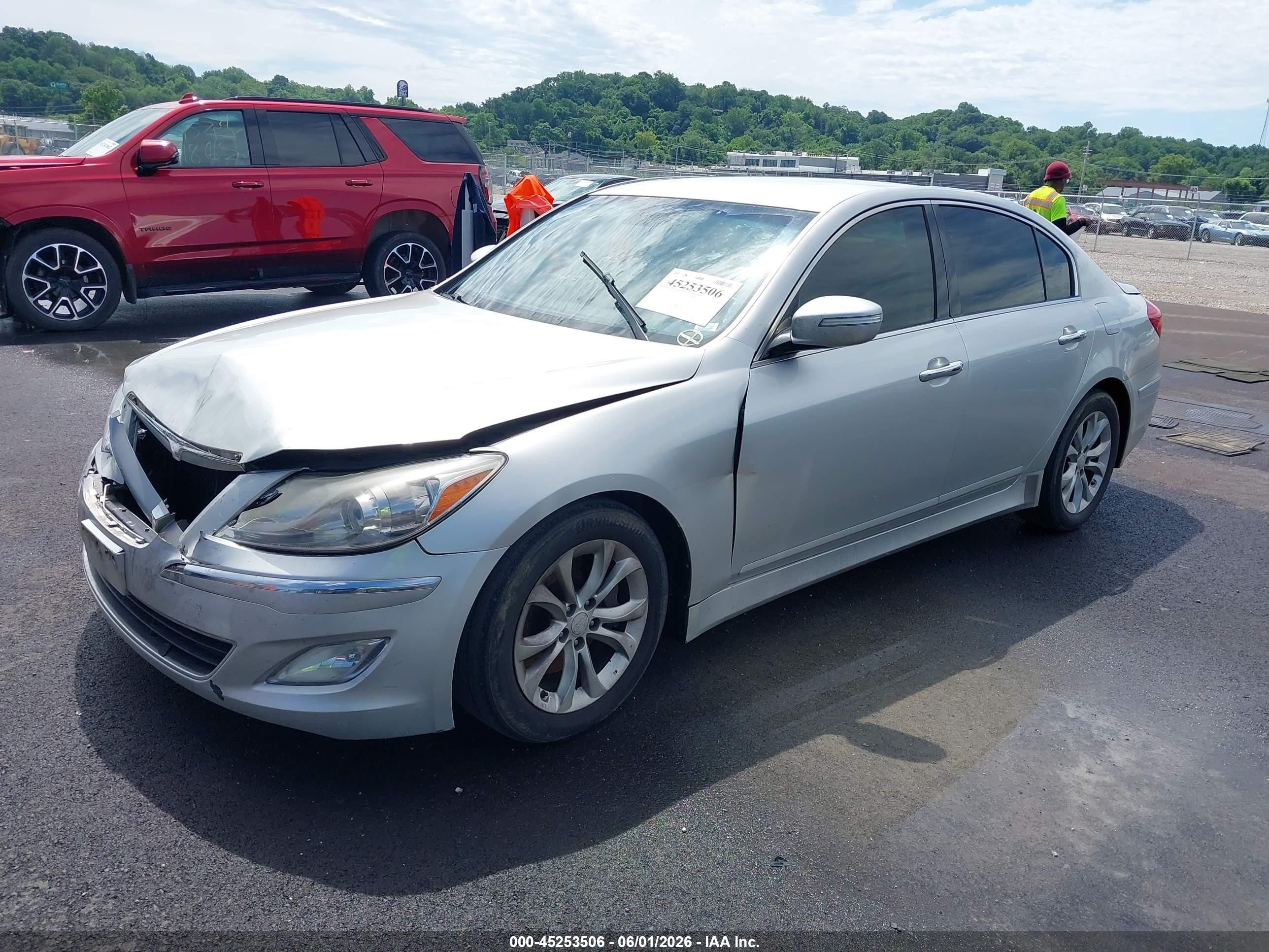 2013 Hyundai Genesis 3.8 Silver vin: KMHGC4DD6DU209330