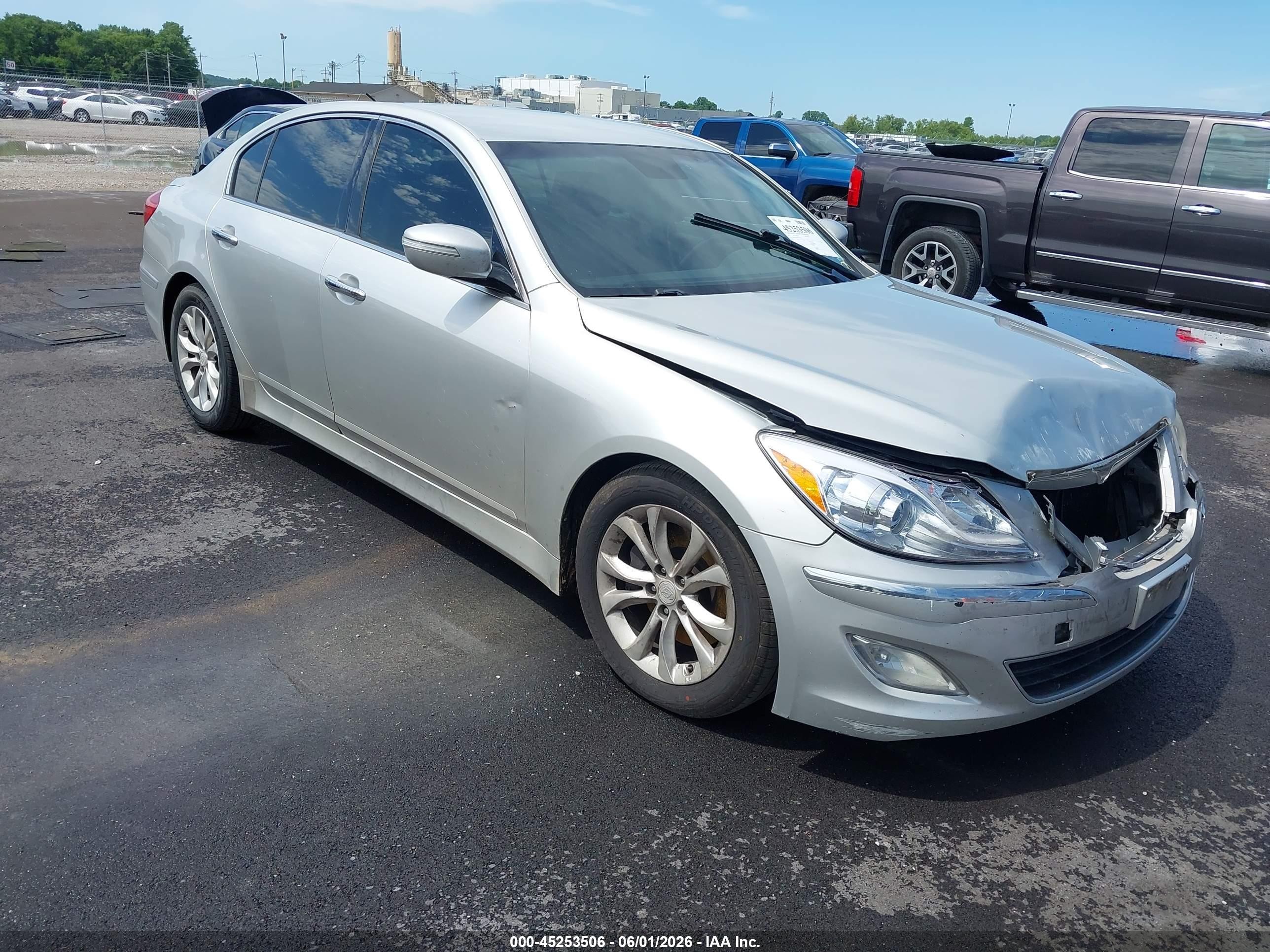 2013 Hyundai Genesis 3.8 Silver vin: KMHGC4DD6DU209330