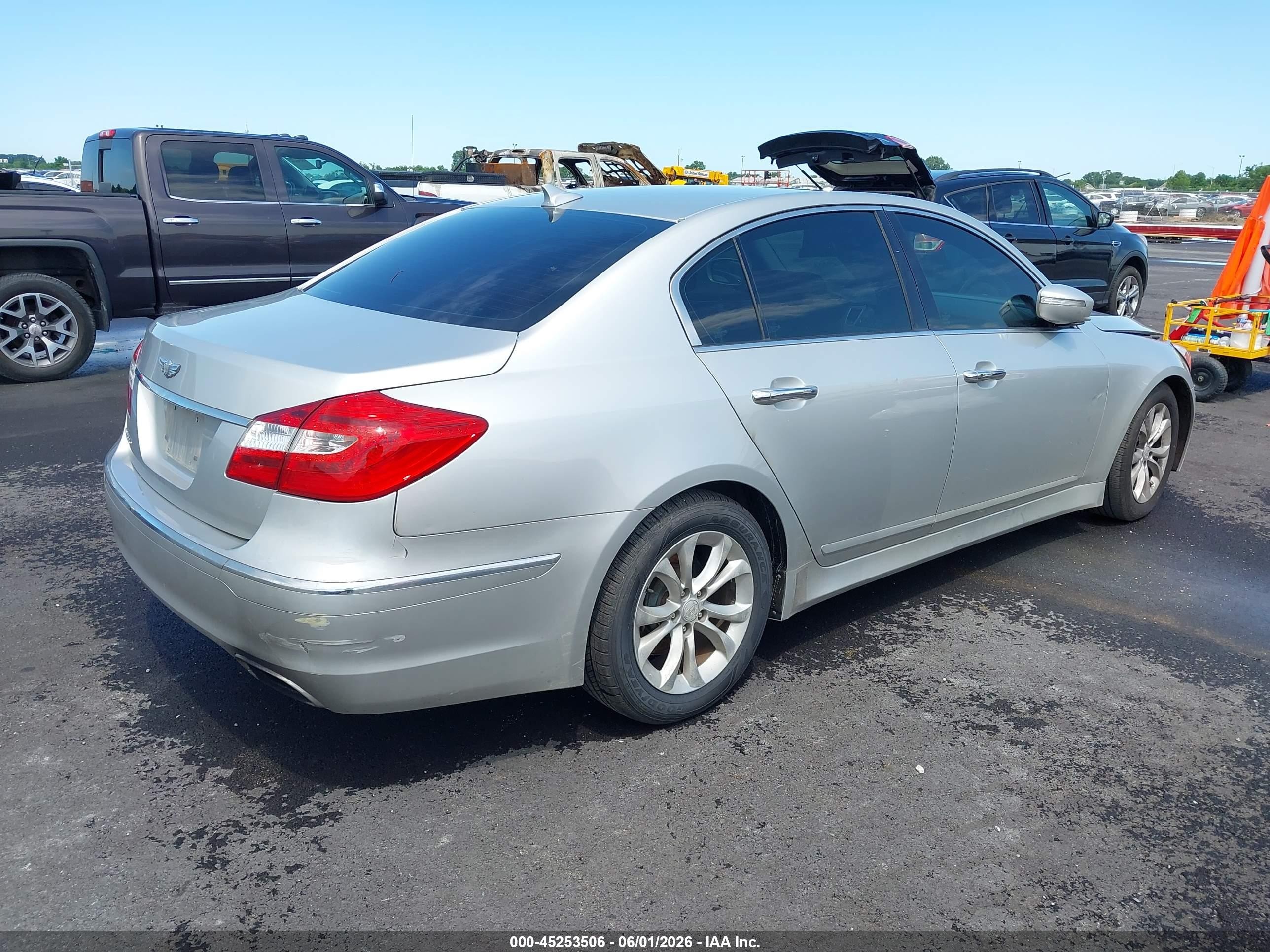 2013 Hyundai Genesis 3.8 Silver vin: KMHGC4DD6DU209330