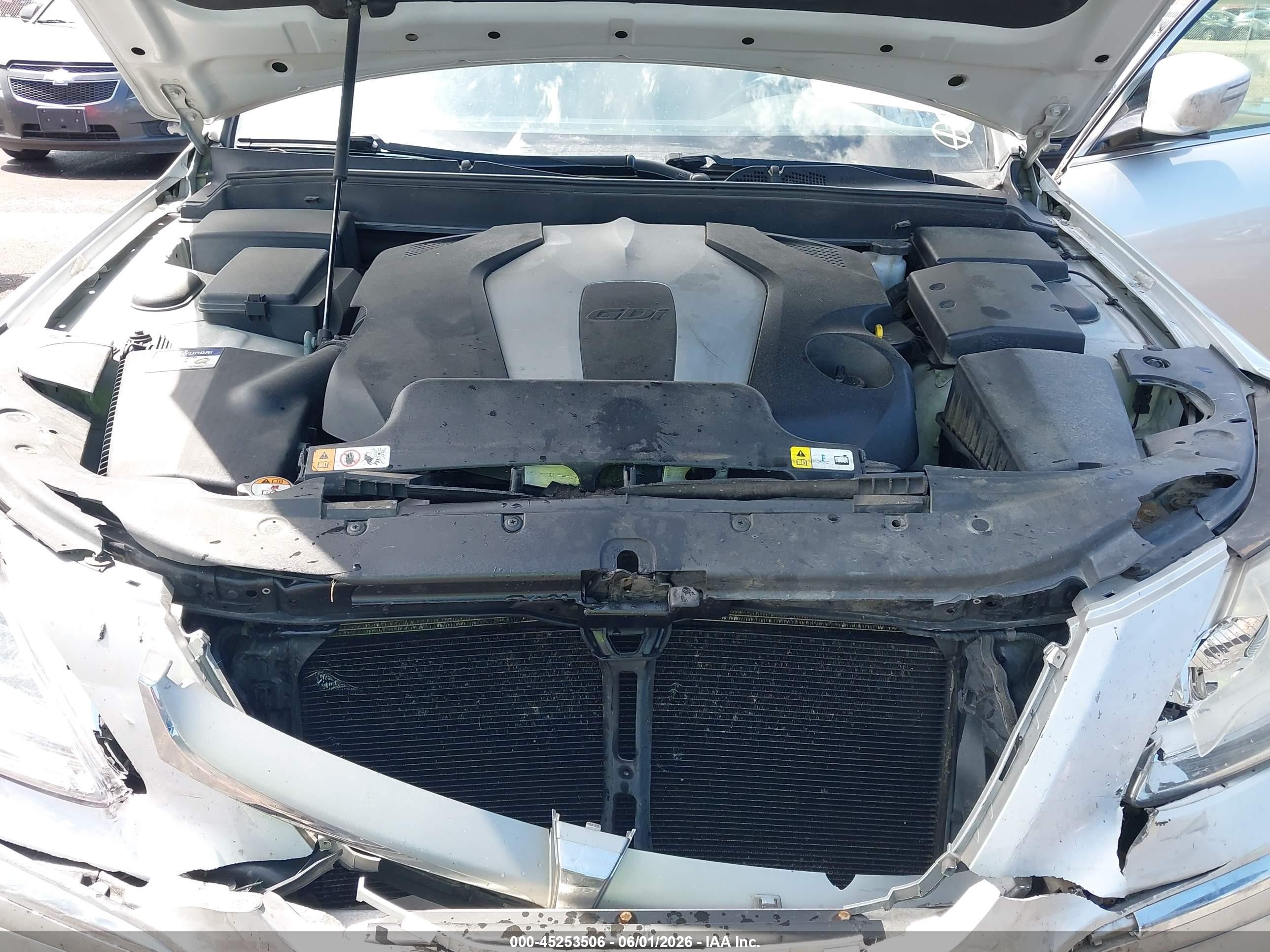 2013 Hyundai Genesis 3.8 Silver vin: KMHGC4DD6DU209330