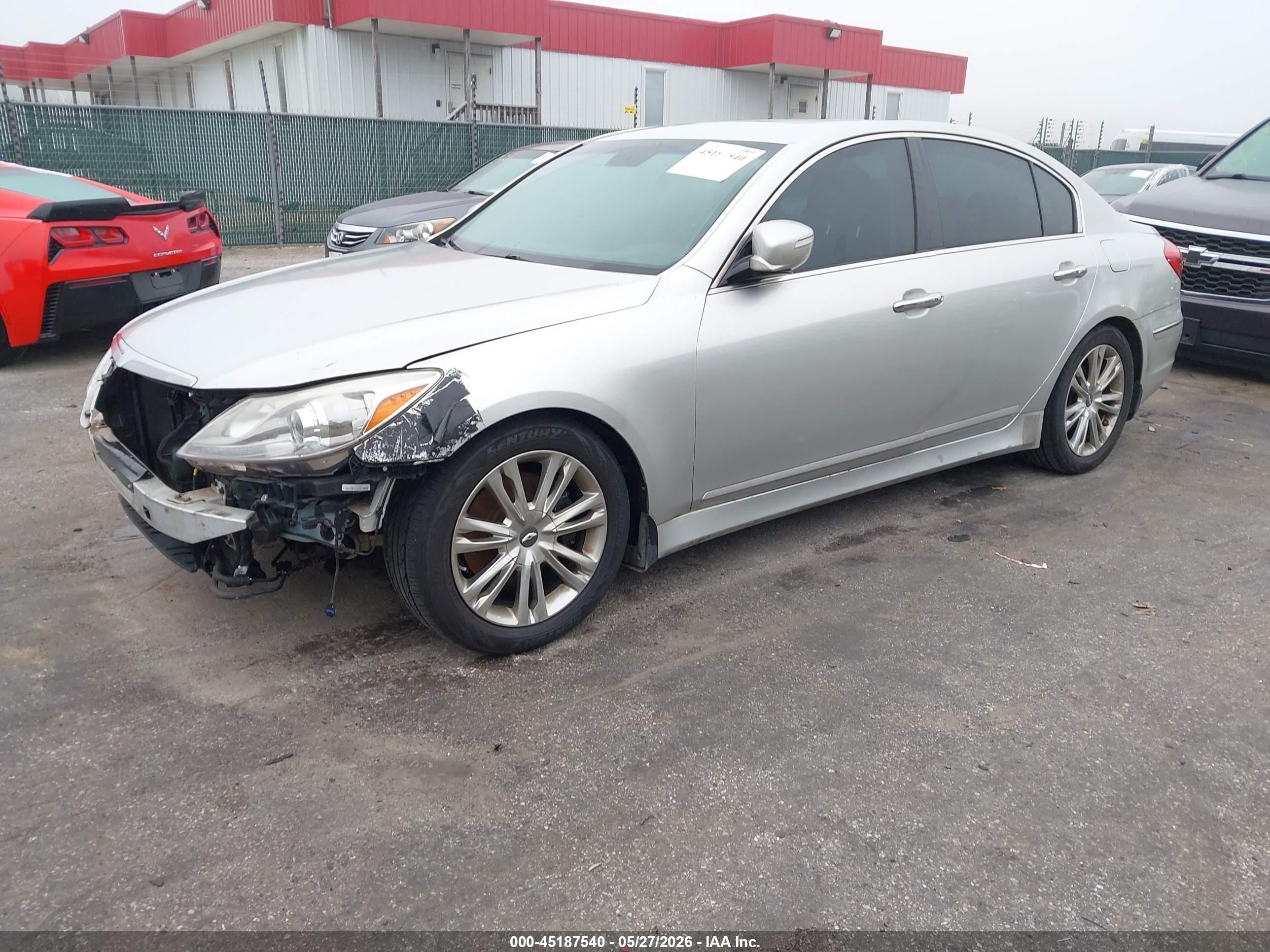 2013 Hyundai Genesis 3.8 Серебряный vin: KMHGC4DD6DU228332