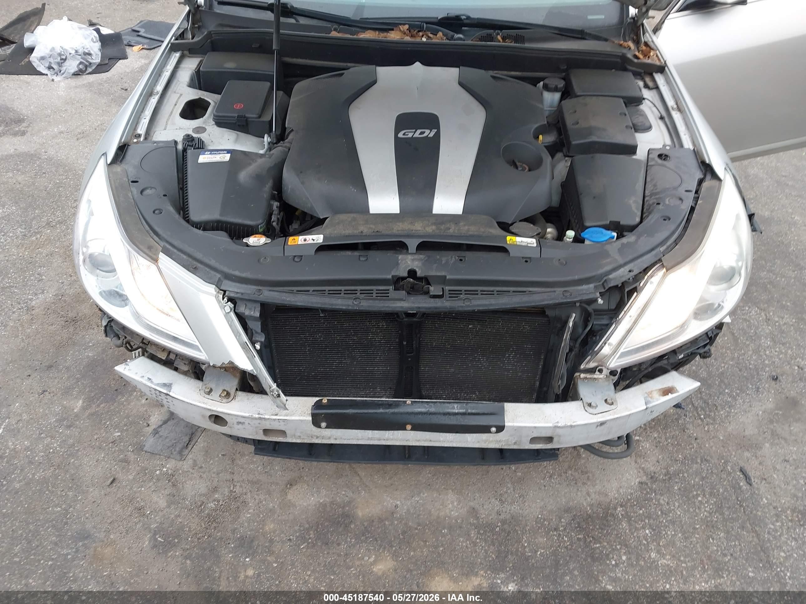 2013 Hyundai Genesis 3.8 Серебряный vin: KMHGC4DD6DU228332