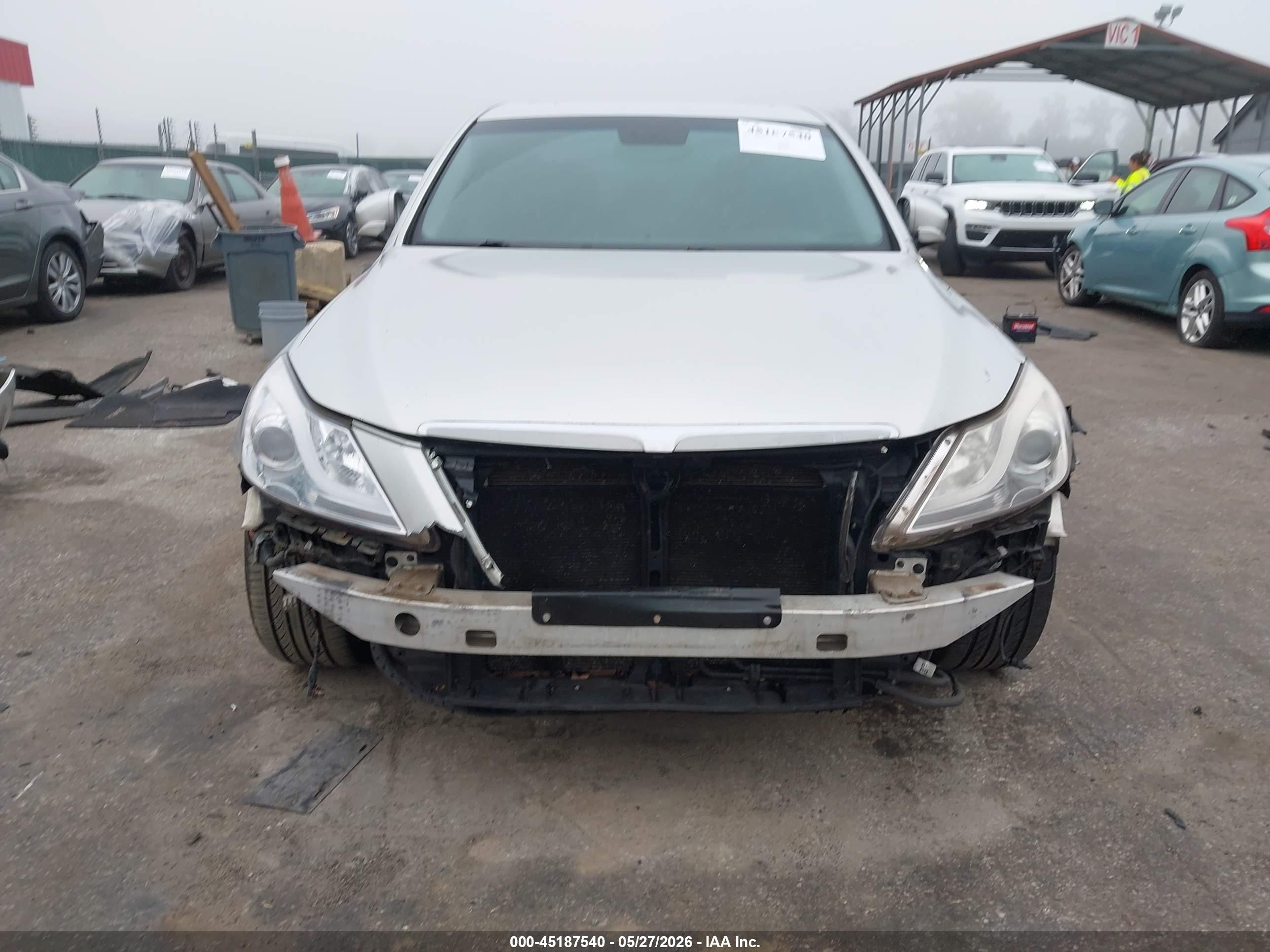 2013 Hyundai Genesis 3.8 Серебряный vin: KMHGC4DD6DU228332