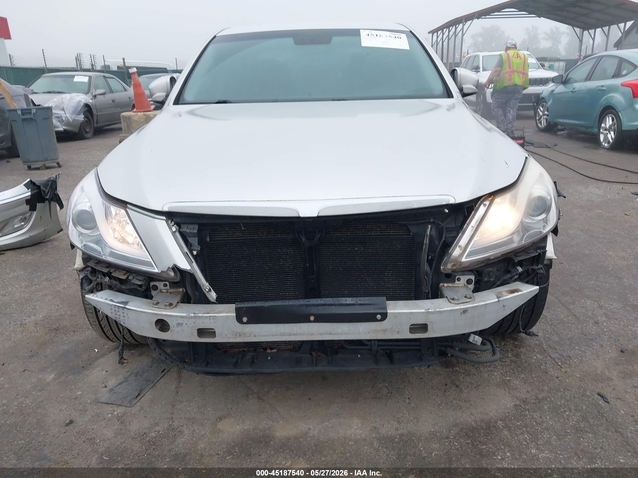 2013 Hyundai Genesis 3.8 Серебряный vin: KMHGC4DD6DU228332
