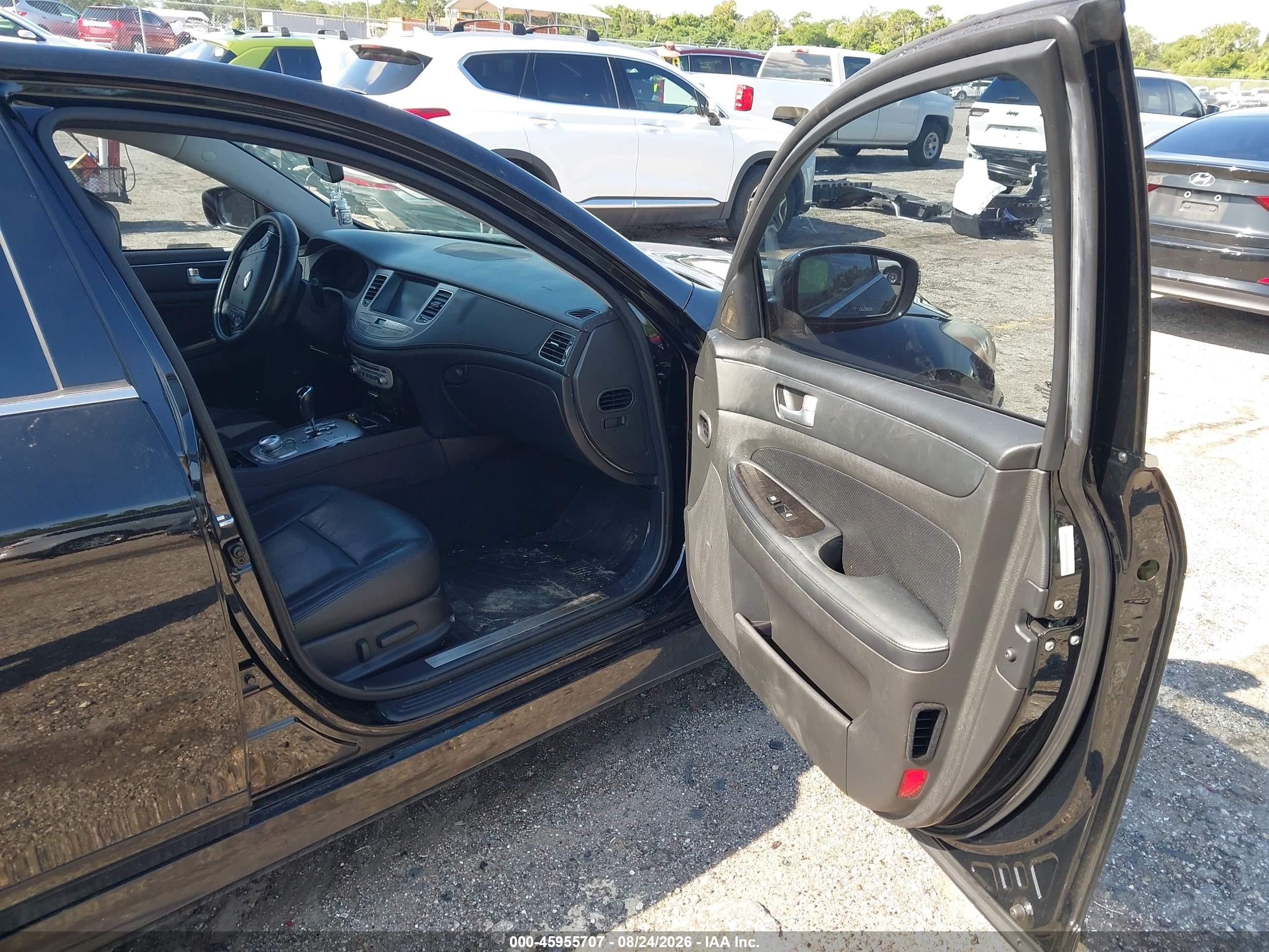 2013 Hyundai Genesis 3.8 Black vin: KMHGC4DD6DU251996