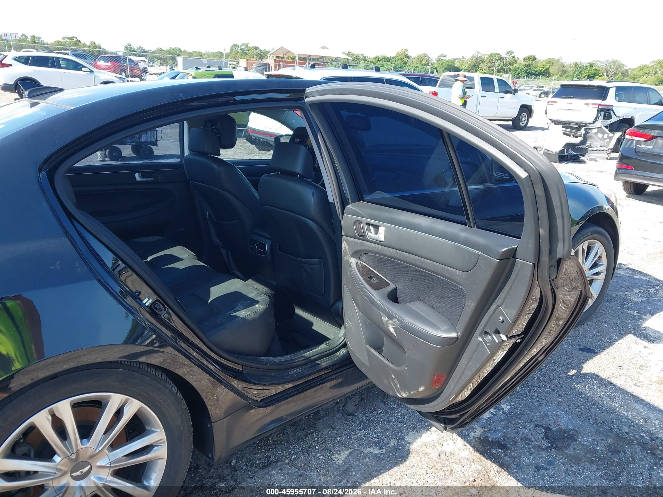 2013 Hyundai Genesis 3.8 Black vin: KMHGC4DD6DU251996