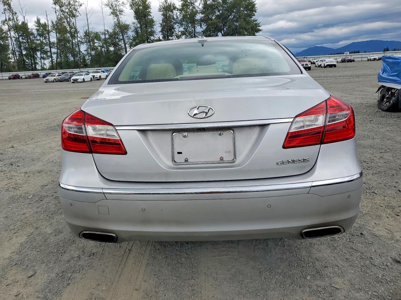 2014 Hyundai Genesis 3.8l Silver vin: KMHGC4DD6EU262983