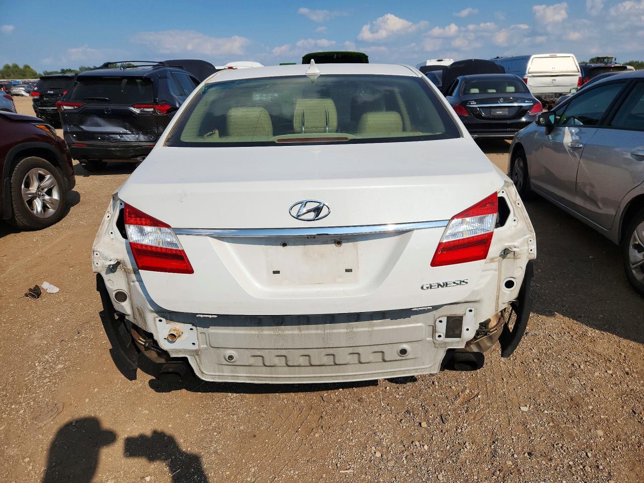 2012 Hyundai Genesis 3.8l White vin: KMHGC4DD7CU151484