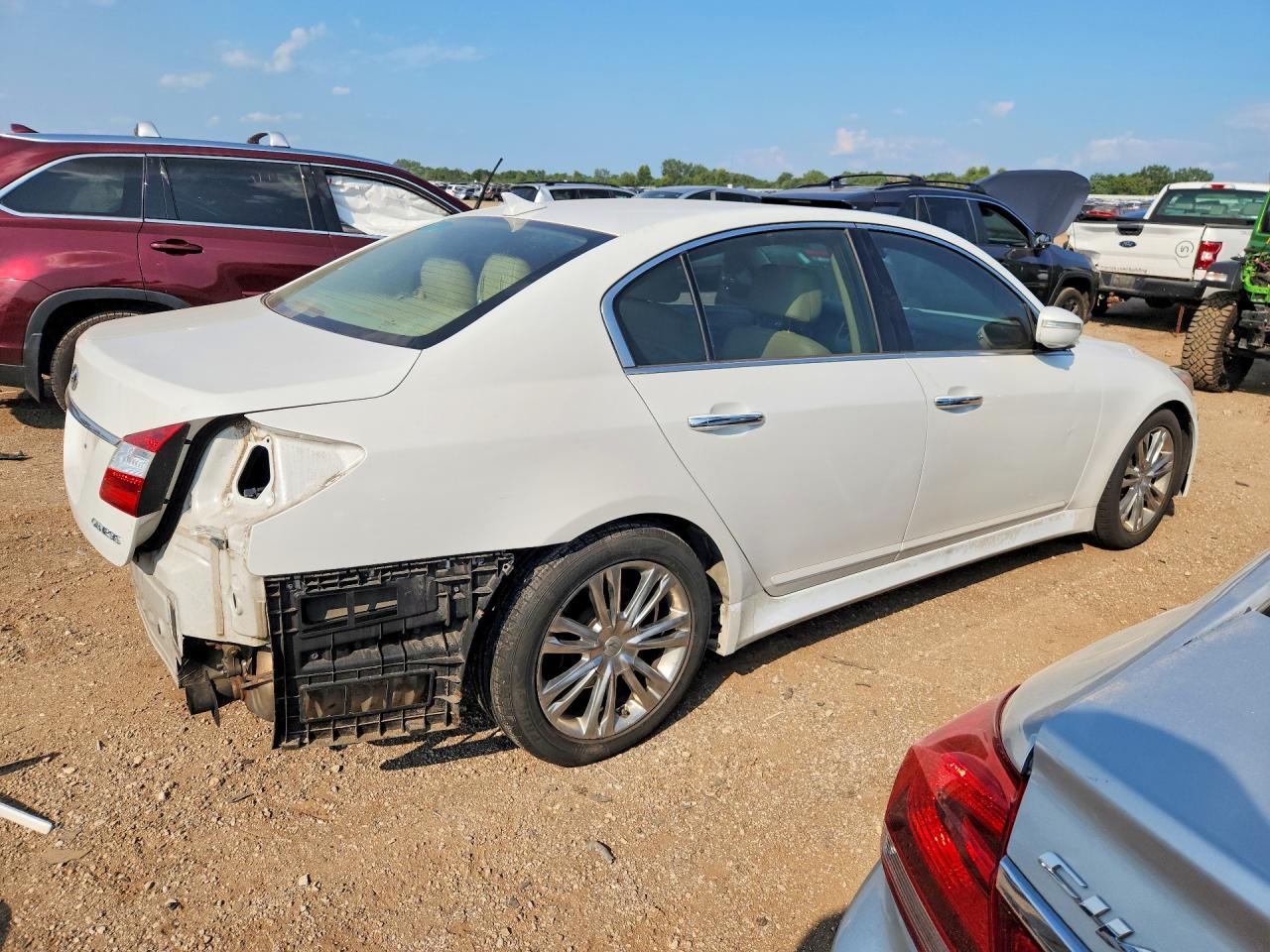 2012 Hyundai Genesis 3.8l White vin: KMHGC4DD7CU151484