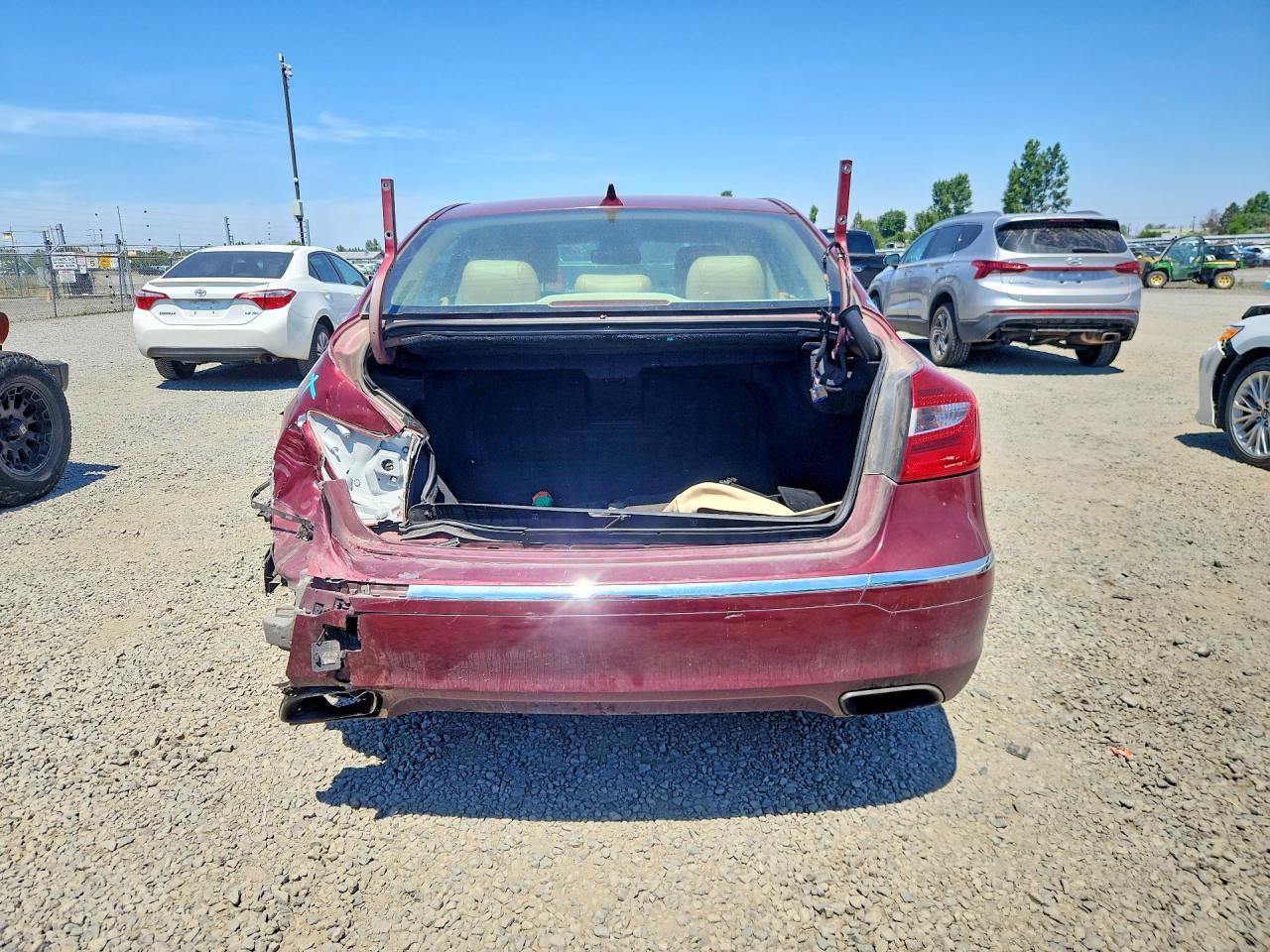 2012 Hyundai Genesis 3.8l Burgundy vin: KMHGC4DD7CU179057