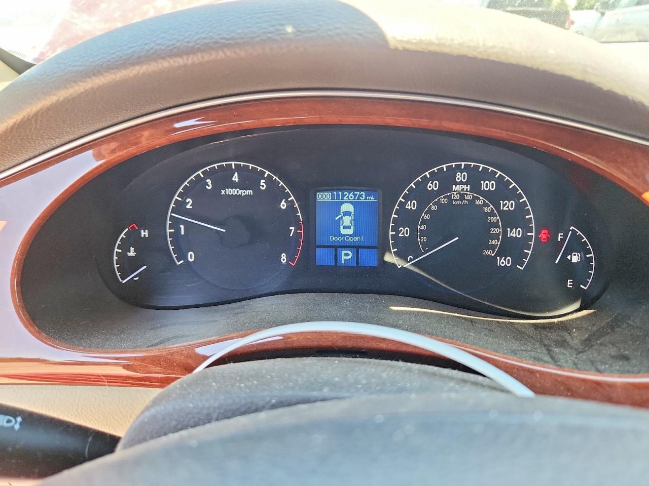 2012 Hyundai Genesis 3.8l Burgundy vin: KMHGC4DD7CU179057