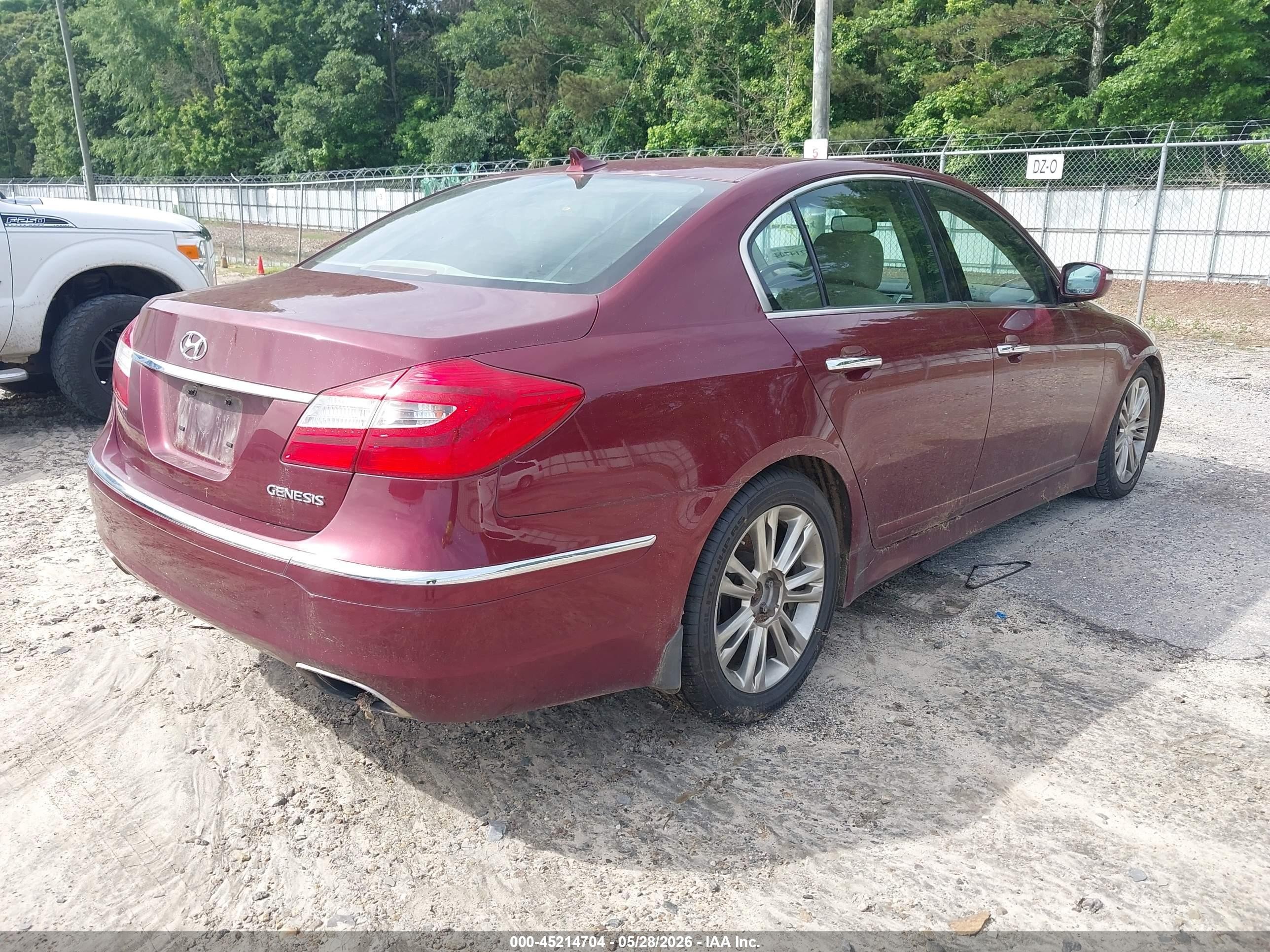2012 Hyundai Genesis 3.8 Burgundy vin: KMHGC4DD7CU184856