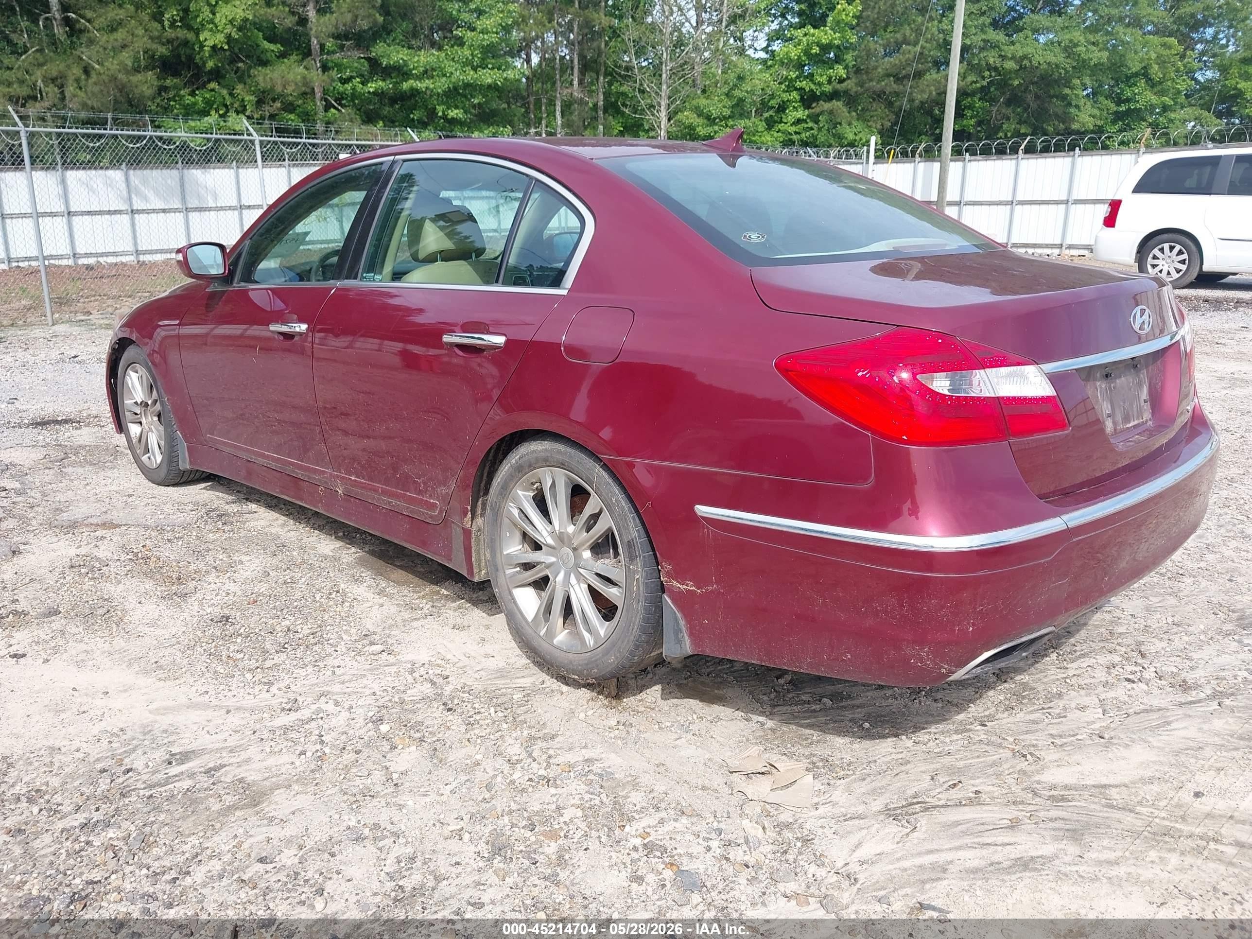 2012 Hyundai Genesis 3.8 Burgundy vin: KMHGC4DD7CU184856