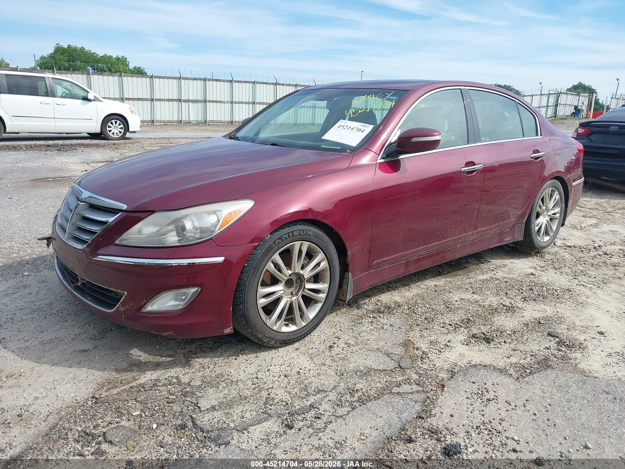 2012 Hyundai Genesis 3.8 Burgundy vin: KMHGC4DD7CU184856