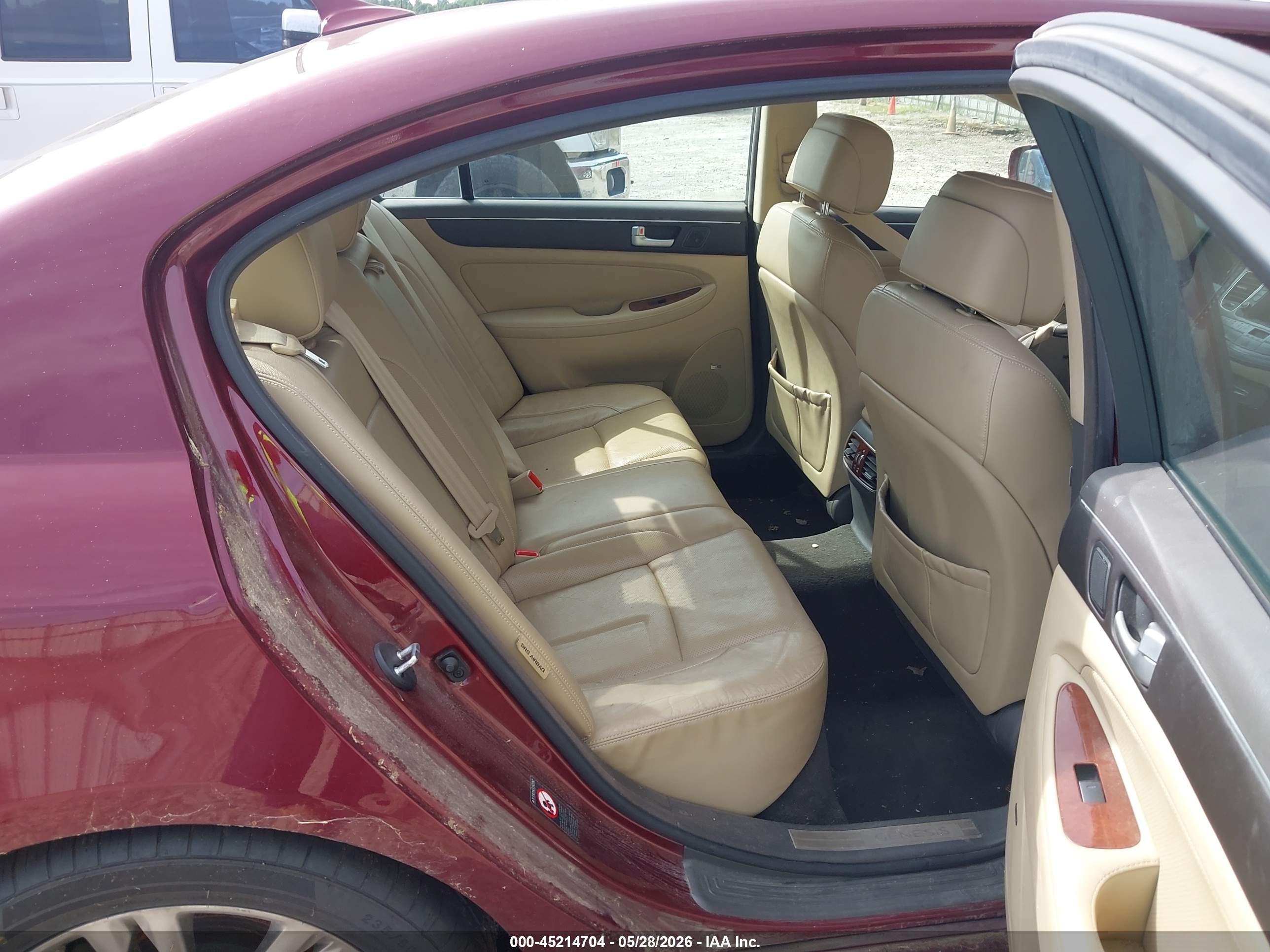 2012 Hyundai Genesis 3.8 Burgundy vin: KMHGC4DD7CU184856