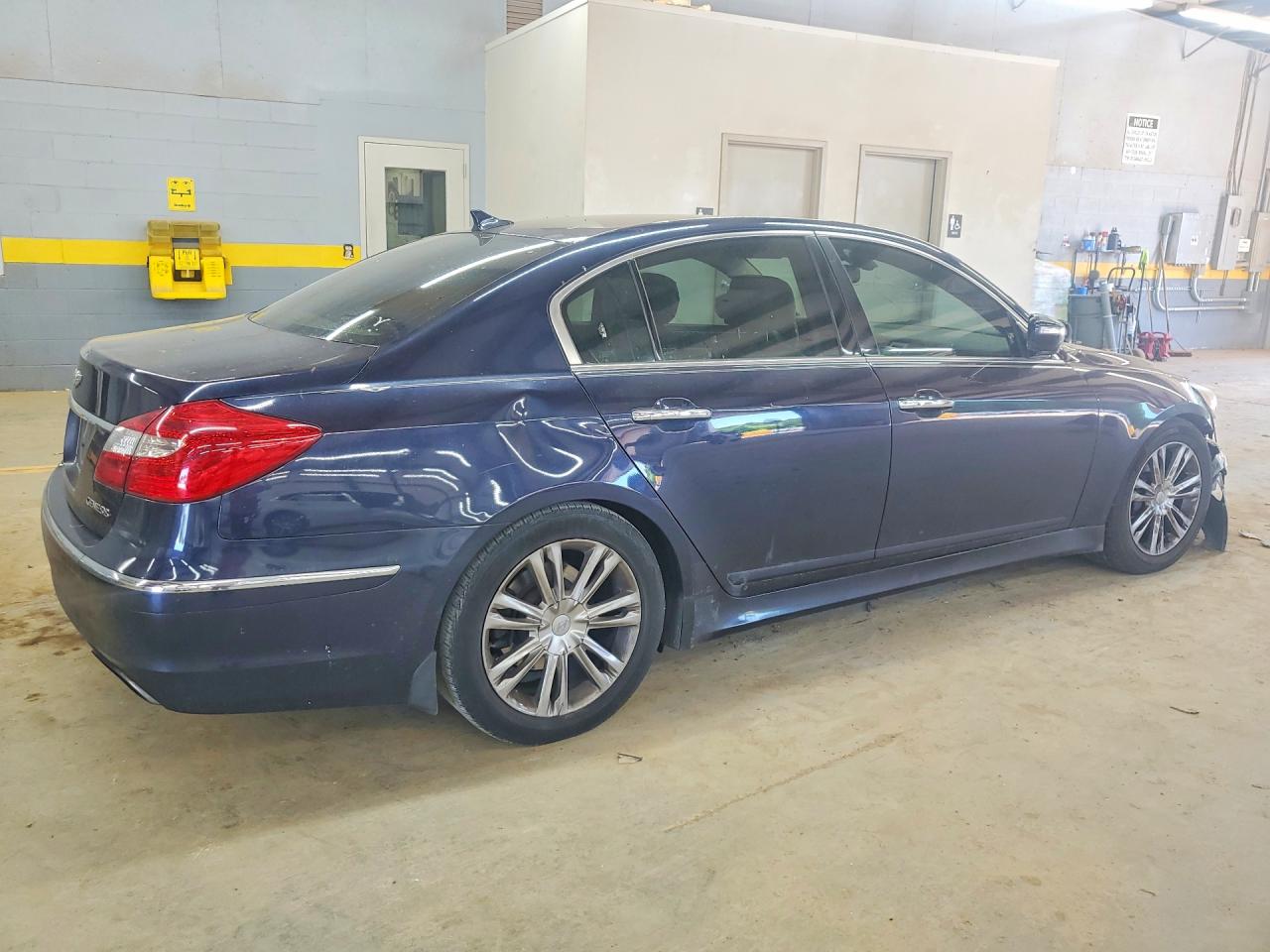 2012 Hyundai Genesis 3.8l Blue vin: KMHGC4DD7CU185859