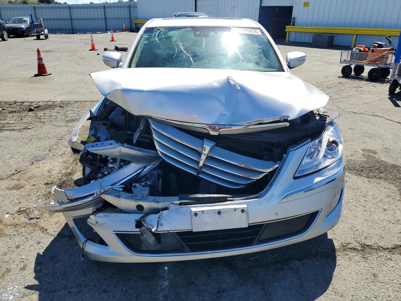 2012 Hyundai Genesis 3.8l Серебряный vin: KMHGC4DD7CU199180