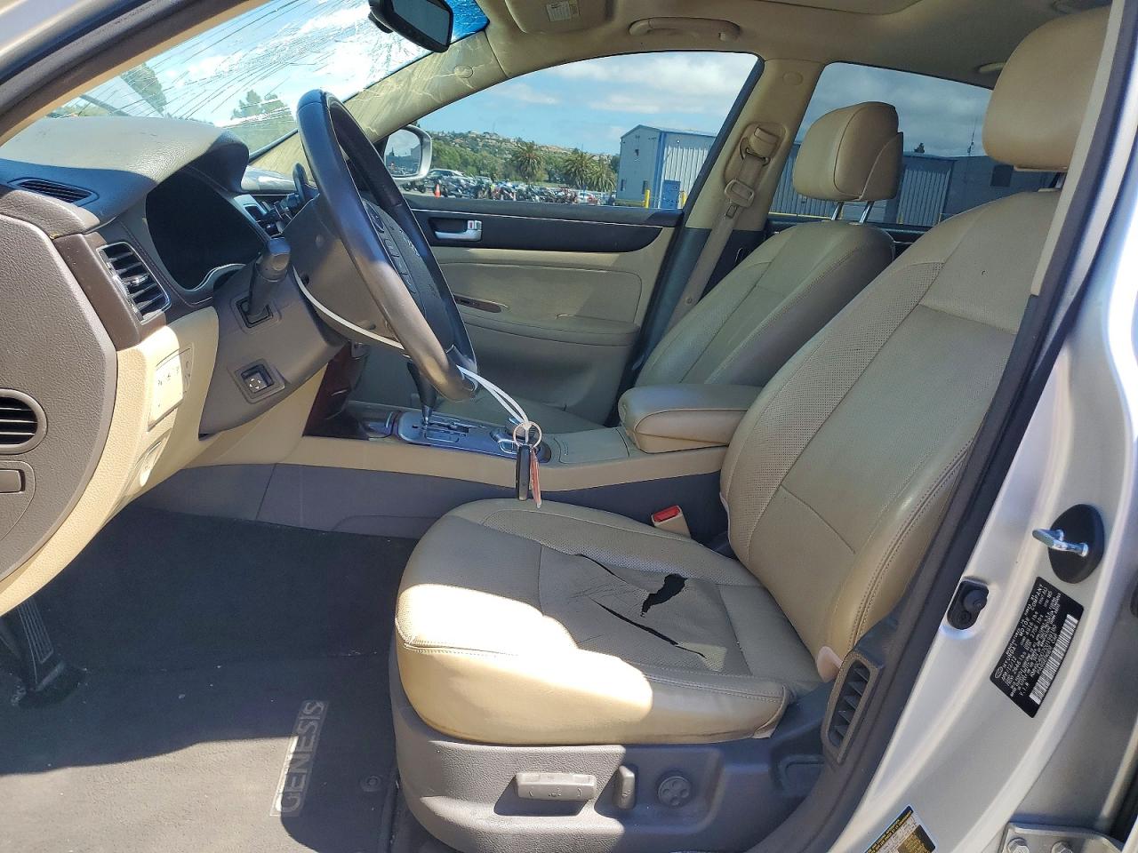 2012 Hyundai Genesis 3.8l Серебряный vin: KMHGC4DD7CU199180