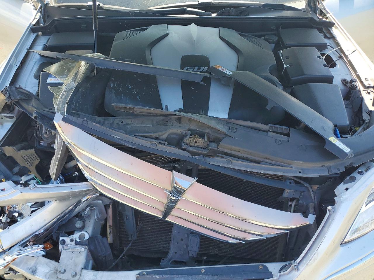 2012 Hyundai Genesis 3.8l Серебряный vin: KMHGC4DD7CU199180