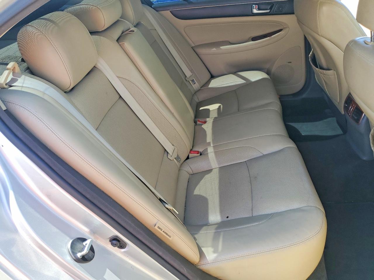 2012 Hyundai Genesis 3.8l Серебряный vin: KMHGC4DD7CU199180