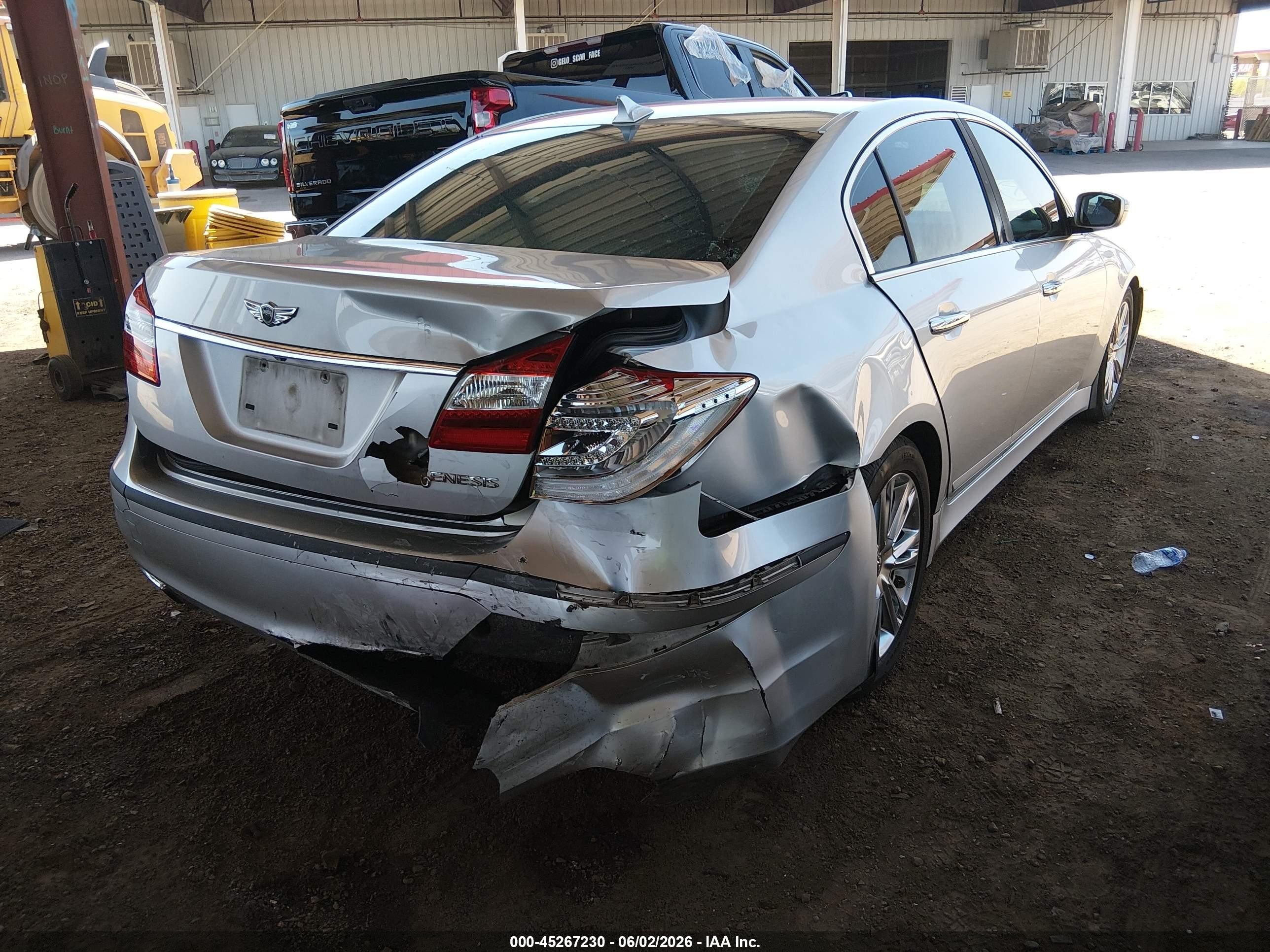 2012 Hyundai Genesis 3.8 Silver vin: KMHGC4DD7CU201929