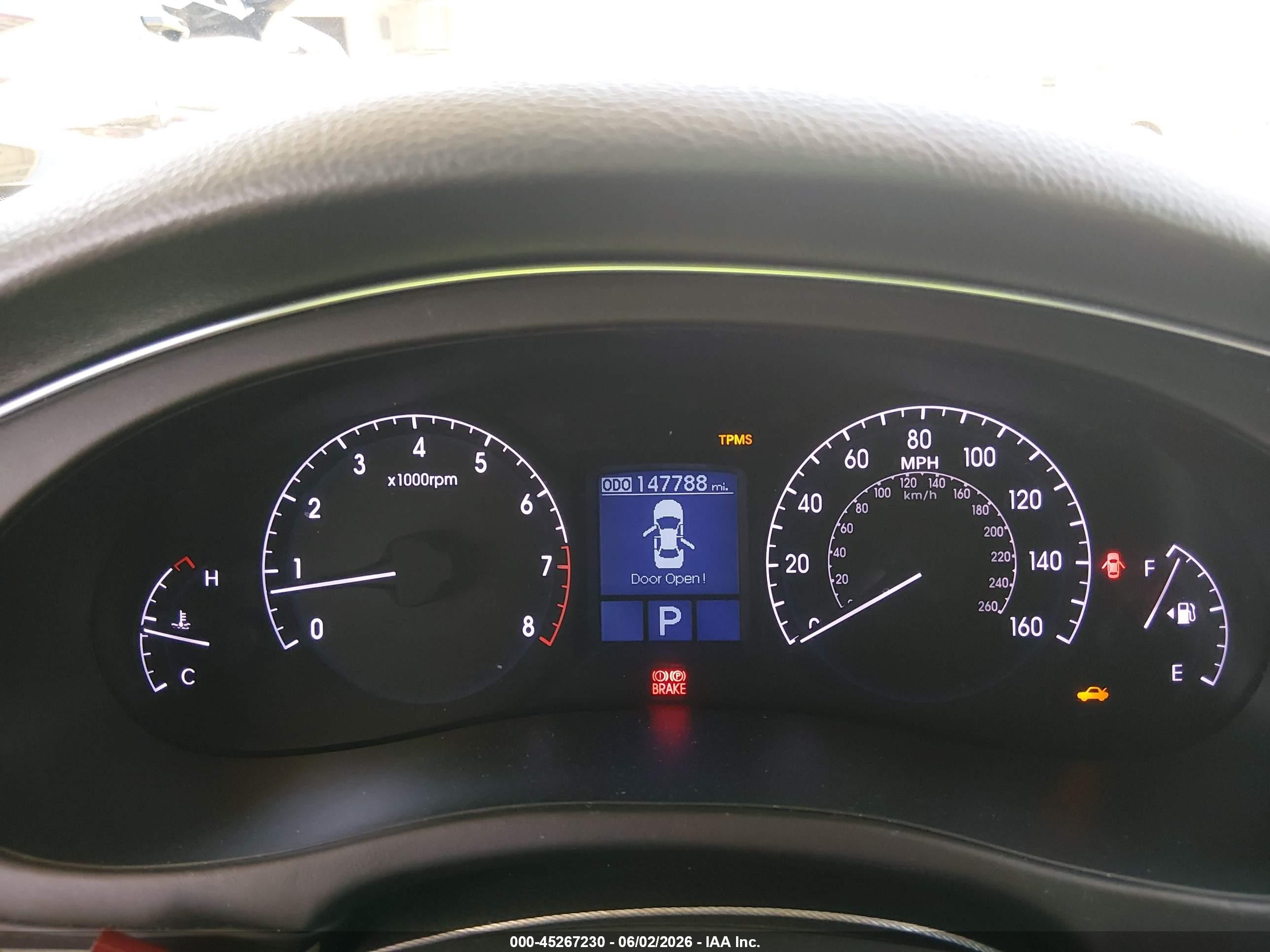 2012 Hyundai Genesis 3.8 Silver vin: KMHGC4DD7CU201929