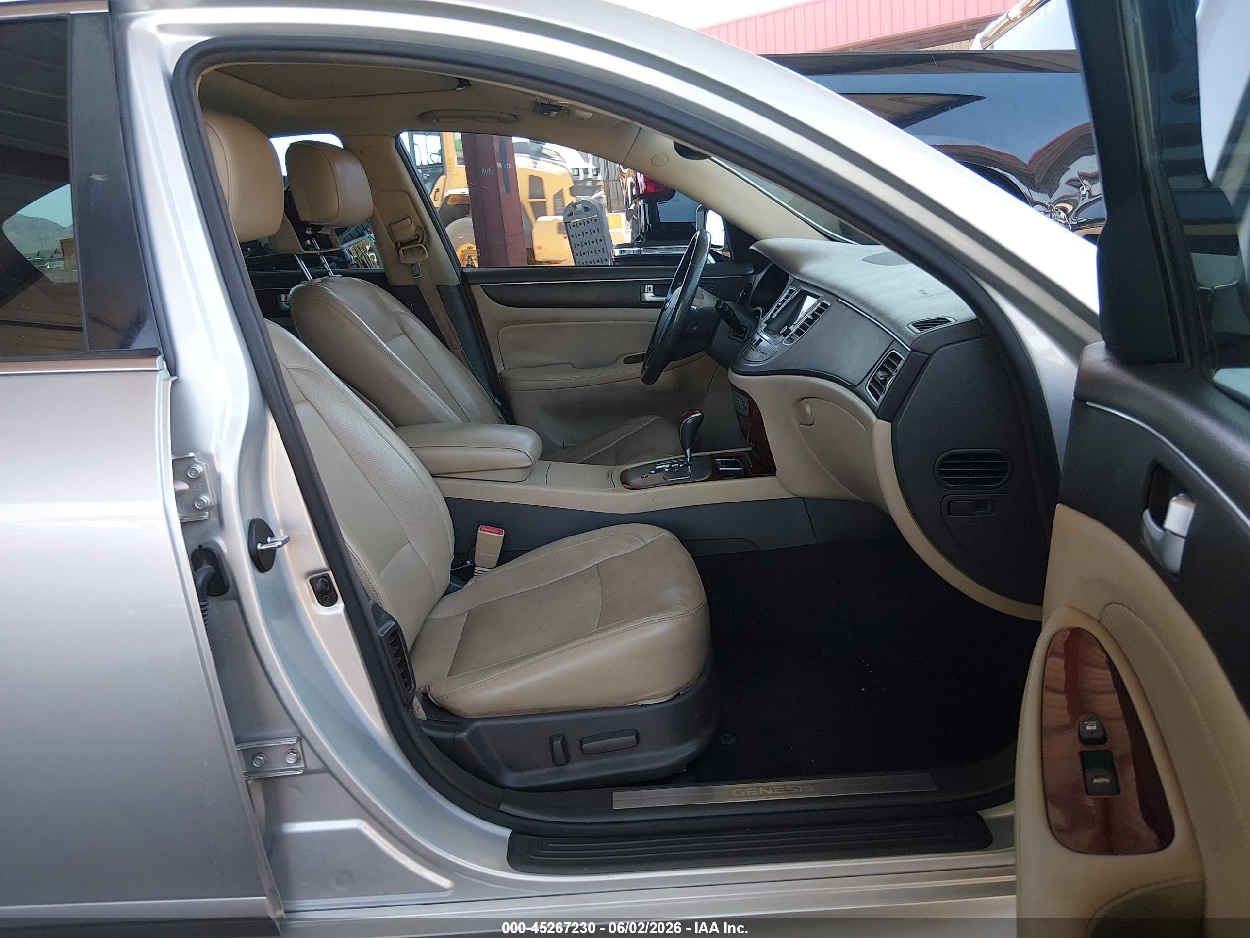2012 Hyundai Genesis 3.8 Silver vin: KMHGC4DD7CU201929