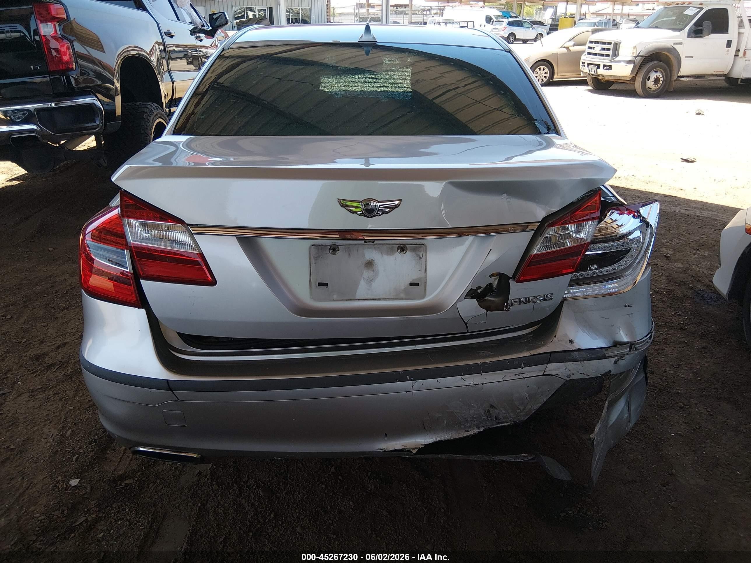 2012 Hyundai Genesis 3.8 Silver vin: KMHGC4DD7CU201929