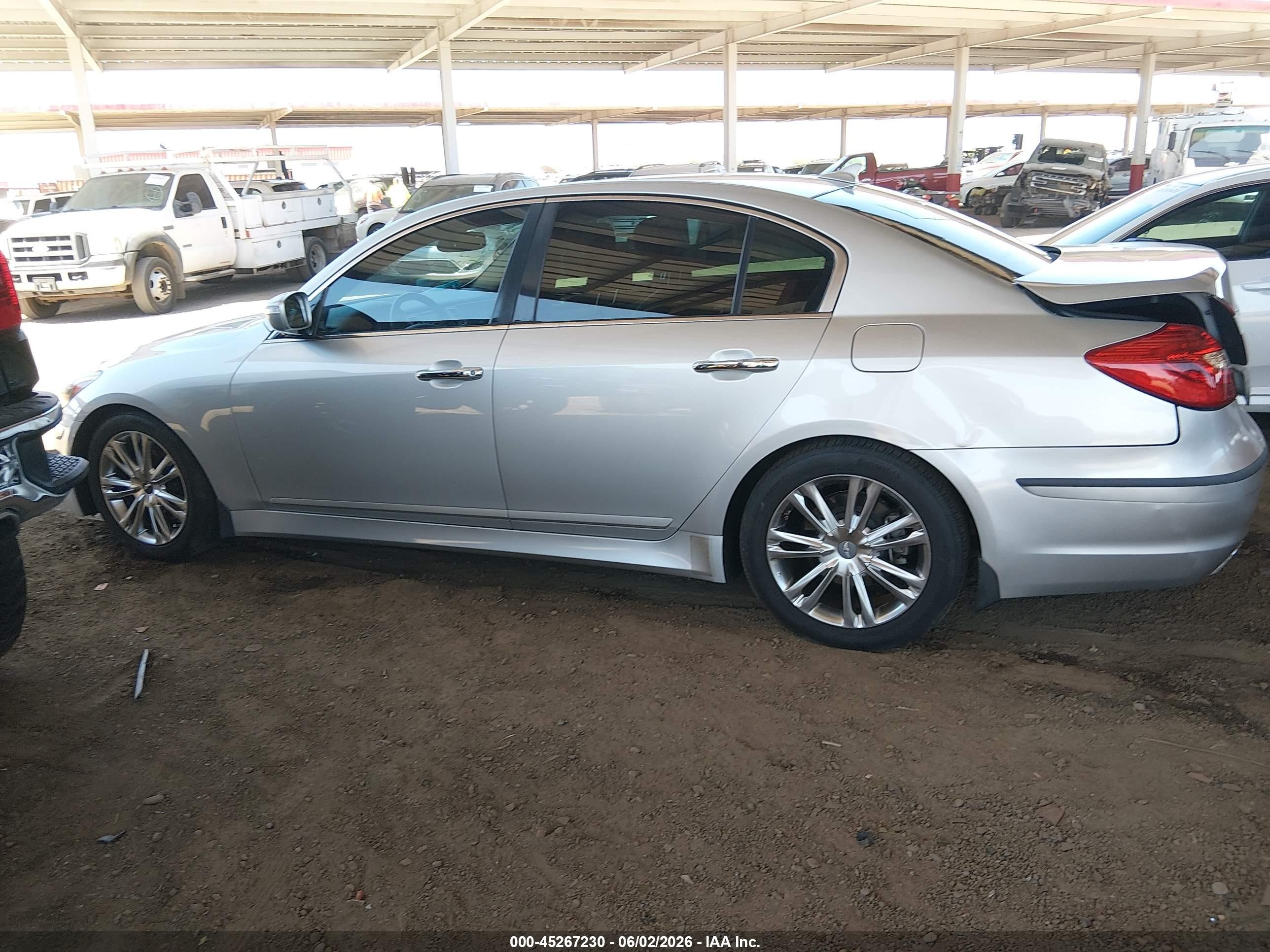 2012 Hyundai Genesis 3.8 Silver vin: KMHGC4DD7CU201929