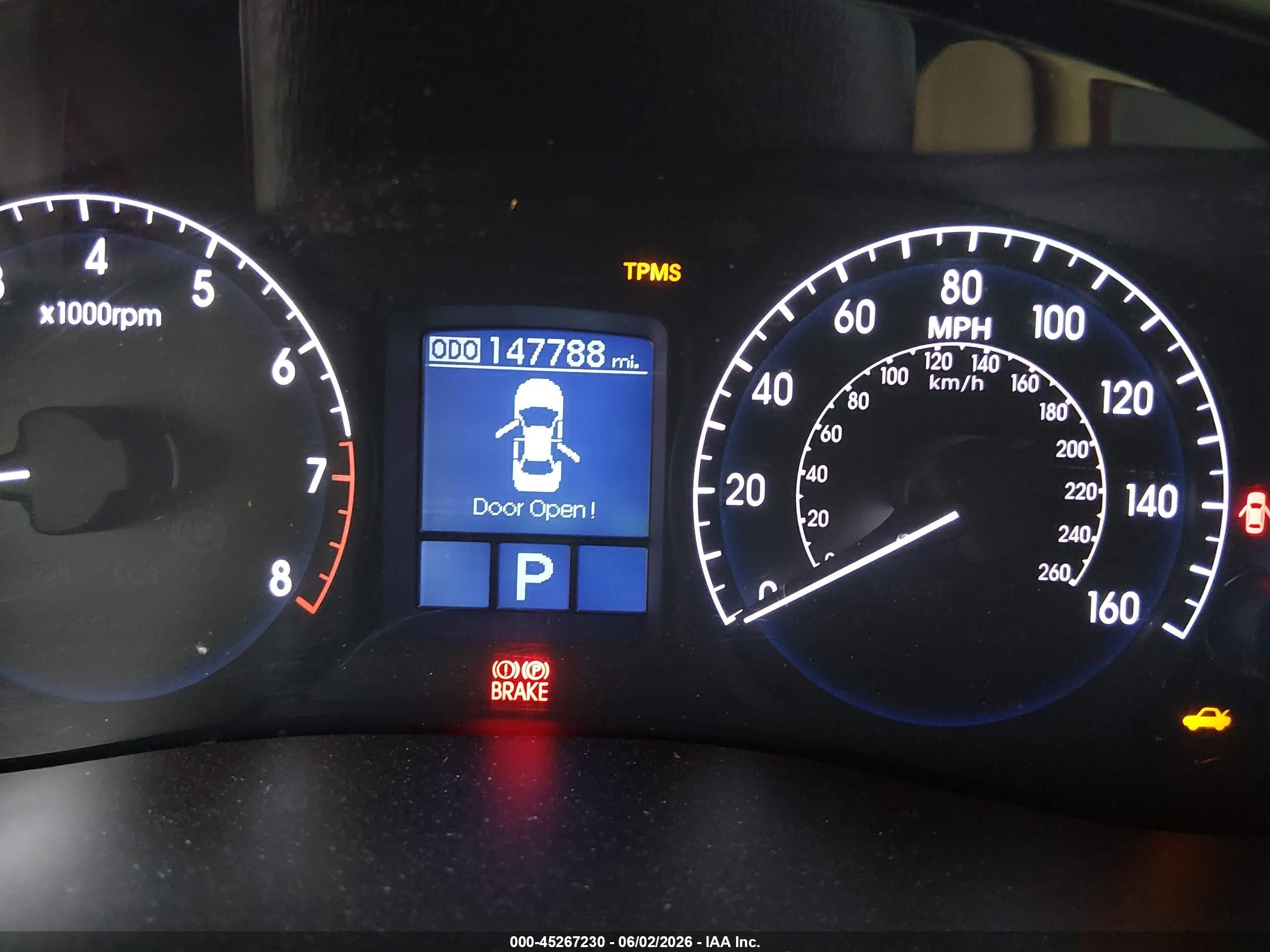 2012 Hyundai Genesis 3.8 Silver vin: KMHGC4DD7CU201929