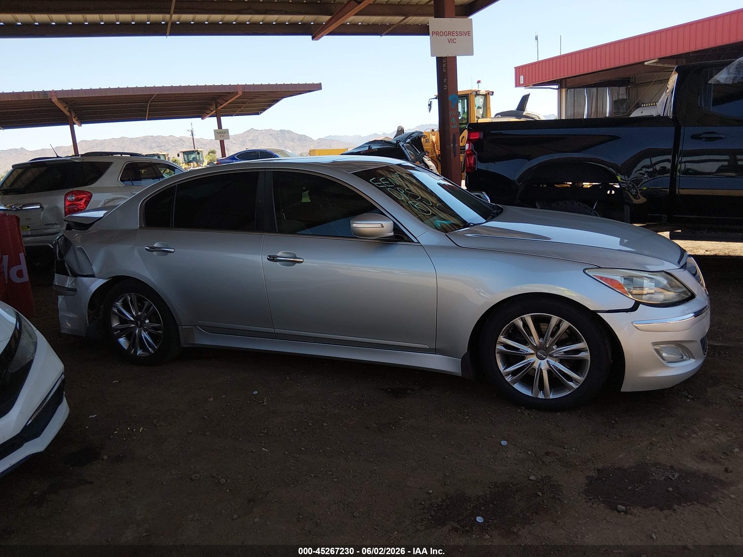2012 Hyundai Genesis 3.8 Silver vin: KMHGC4DD7CU201929
