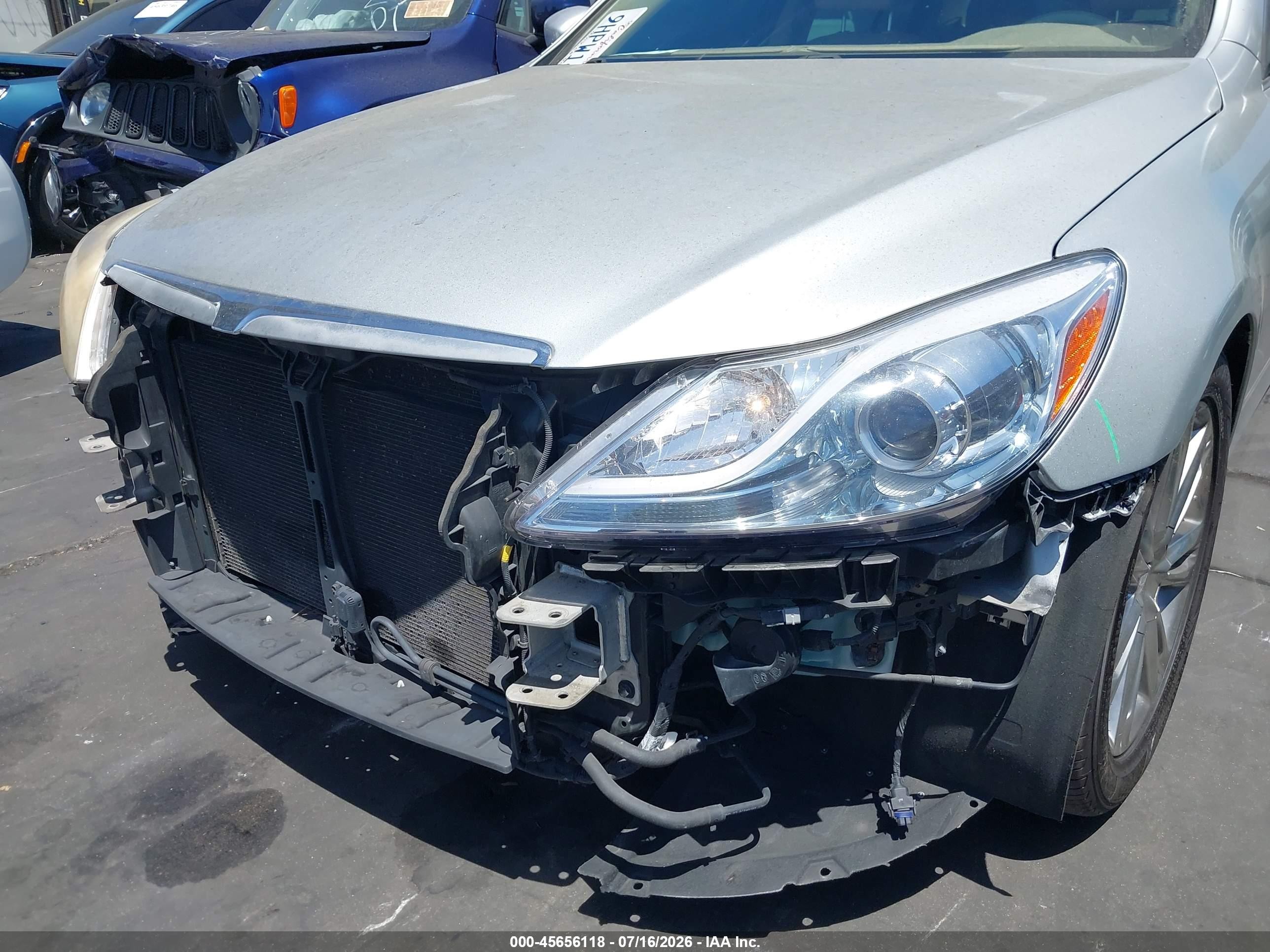 2012 Hyundai Genesis 3.8 Silver vin: KMHGC4DD7CU202093