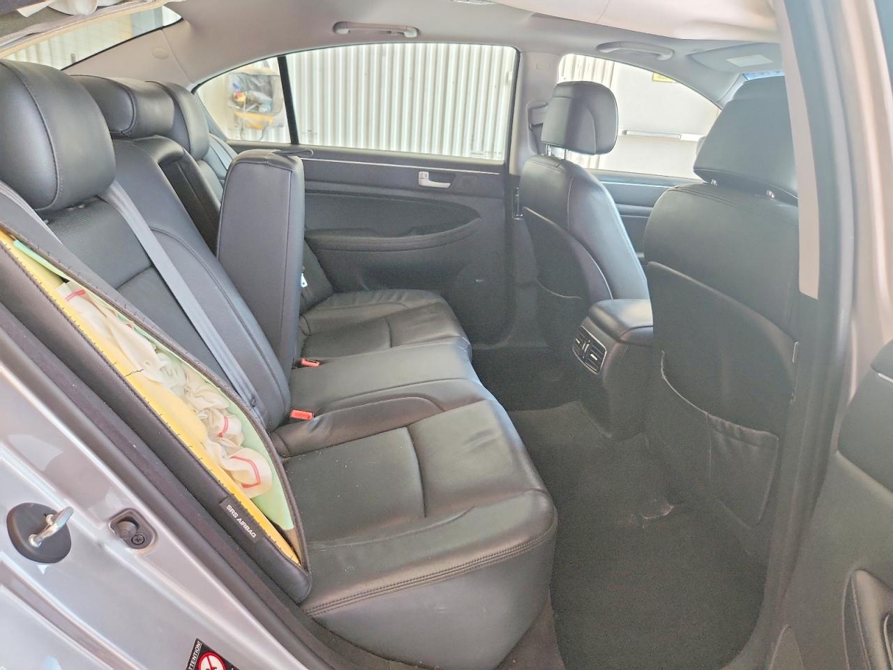 2013 Hyundai Genesis 3.8l Серый vin: KMHGC4DD7DU223883