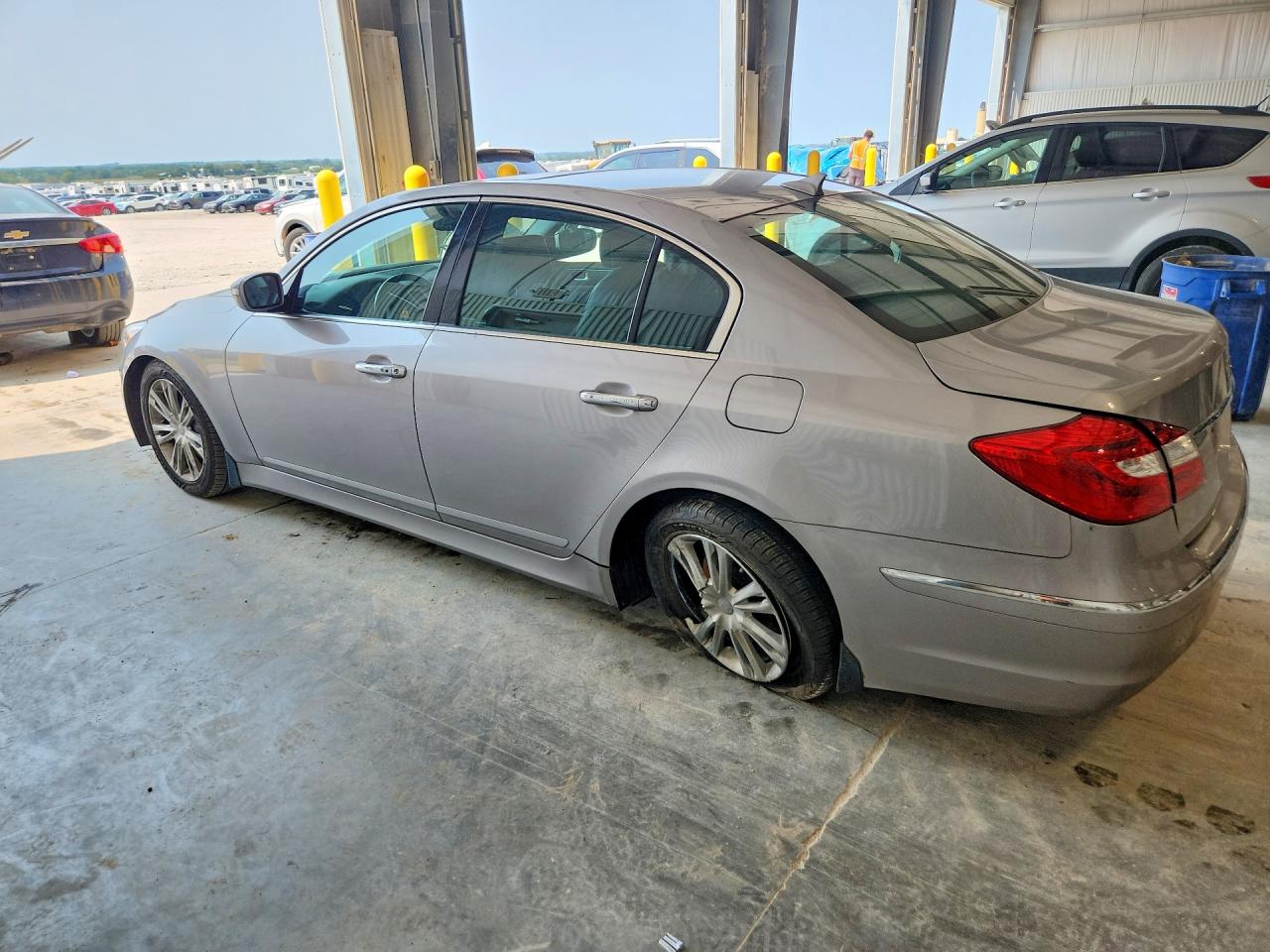 2013 Hyundai Genesis 3.8l Серый vin: KMHGC4DD7DU223883