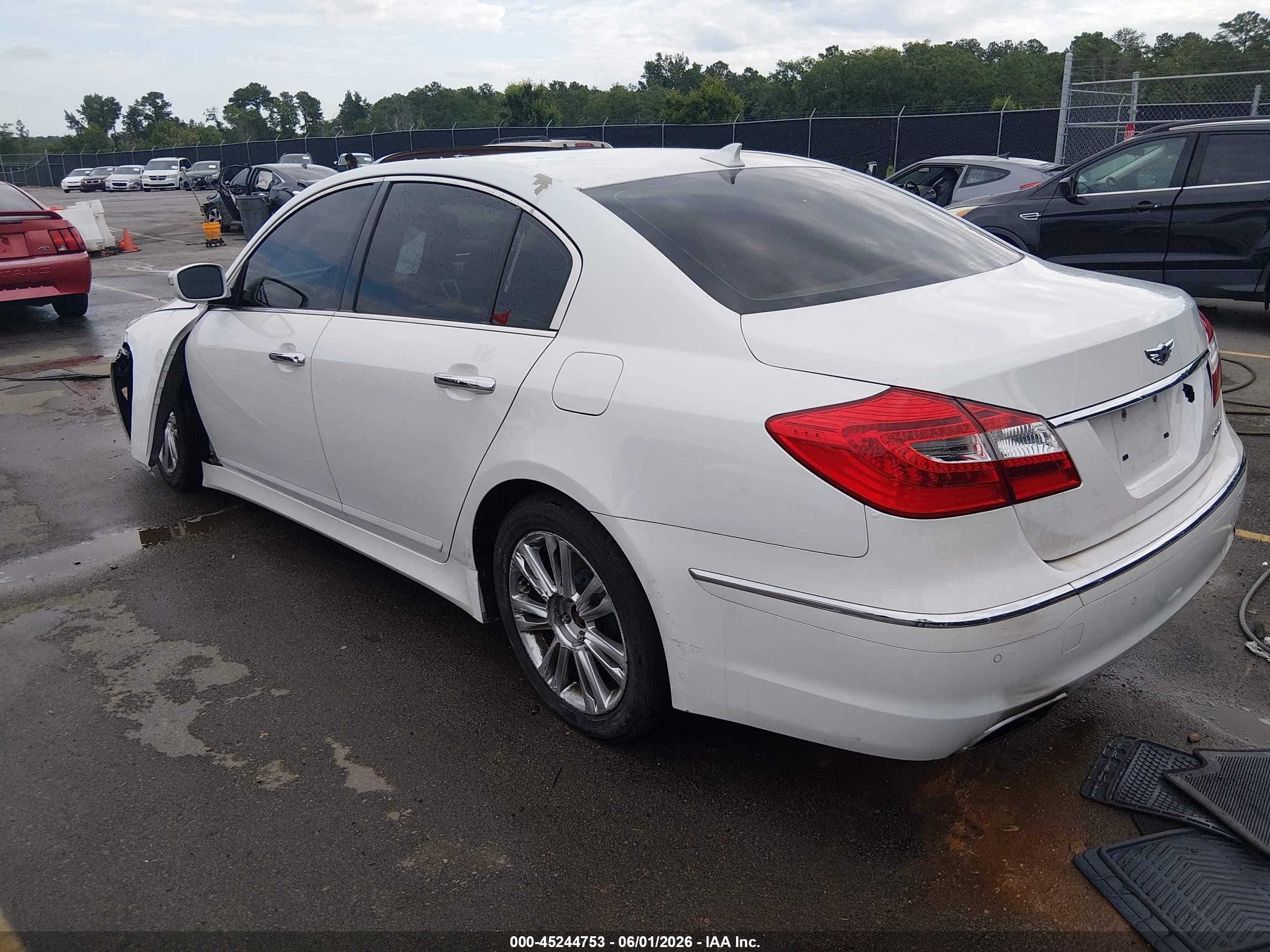 2013 Hyundai Genesis 3.8 White vin: KMHGC4DD7DU224483
