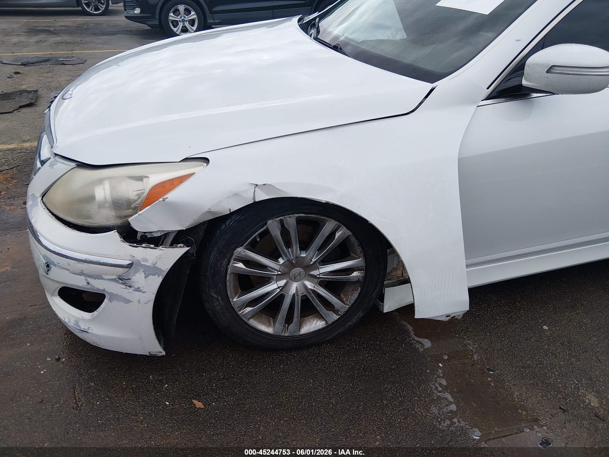 2013 Hyundai Genesis 3.8 White vin: KMHGC4DD7DU224483