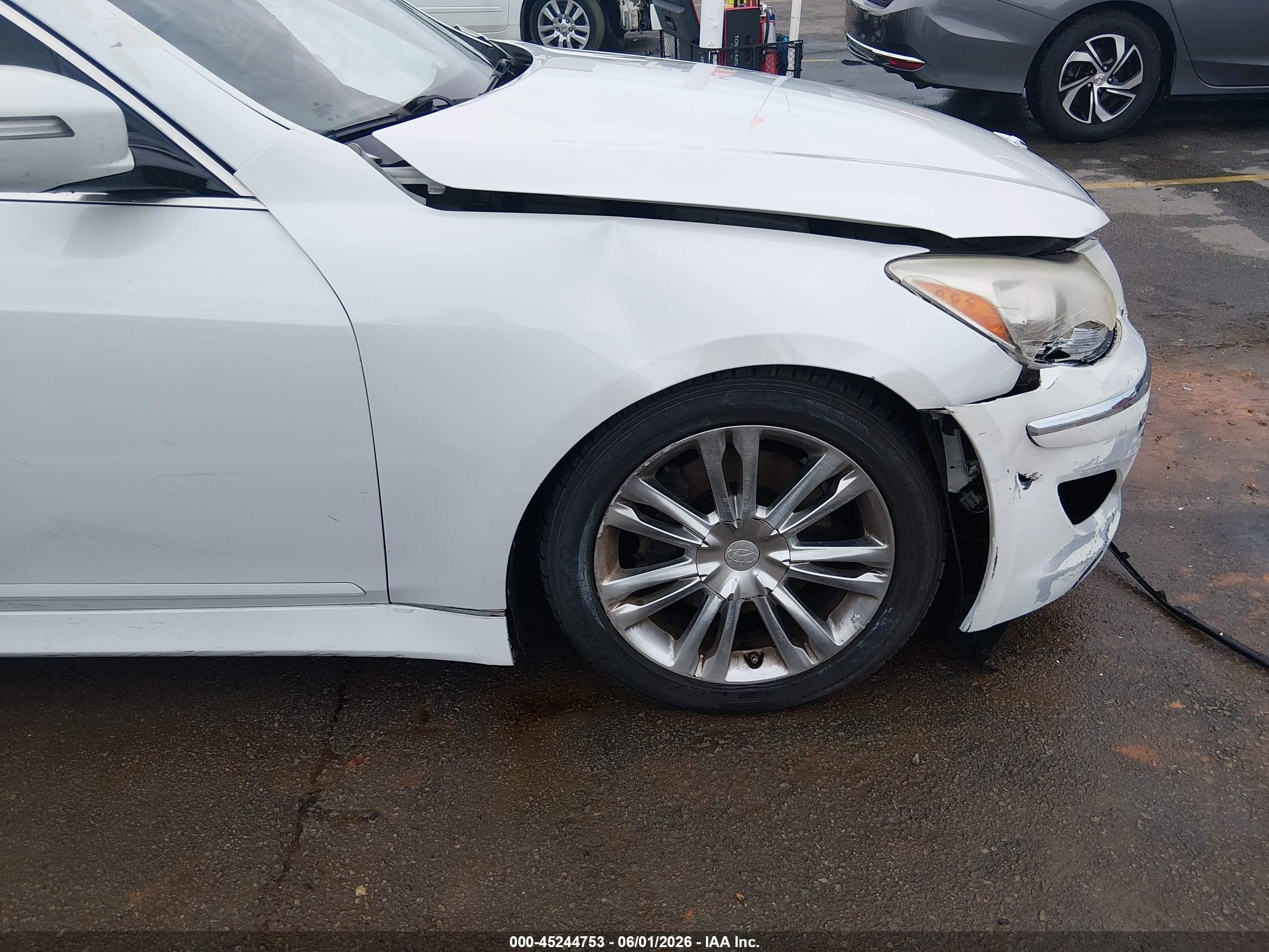2013 Hyundai Genesis 3.8 White vin: KMHGC4DD7DU224483