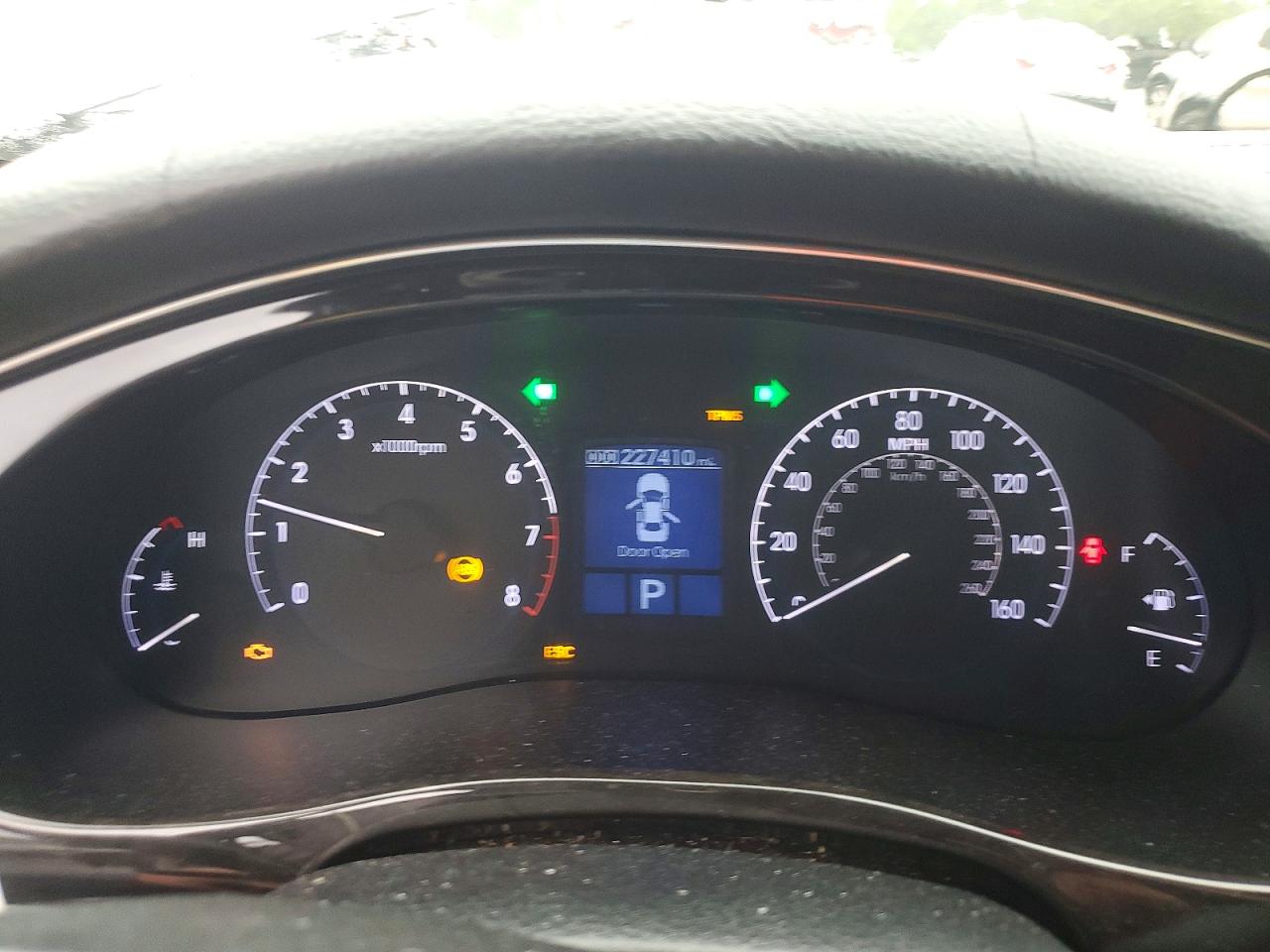 2013 Hyundai Genesis 3.8l Silver vin: KMHGC4DD7DU229926